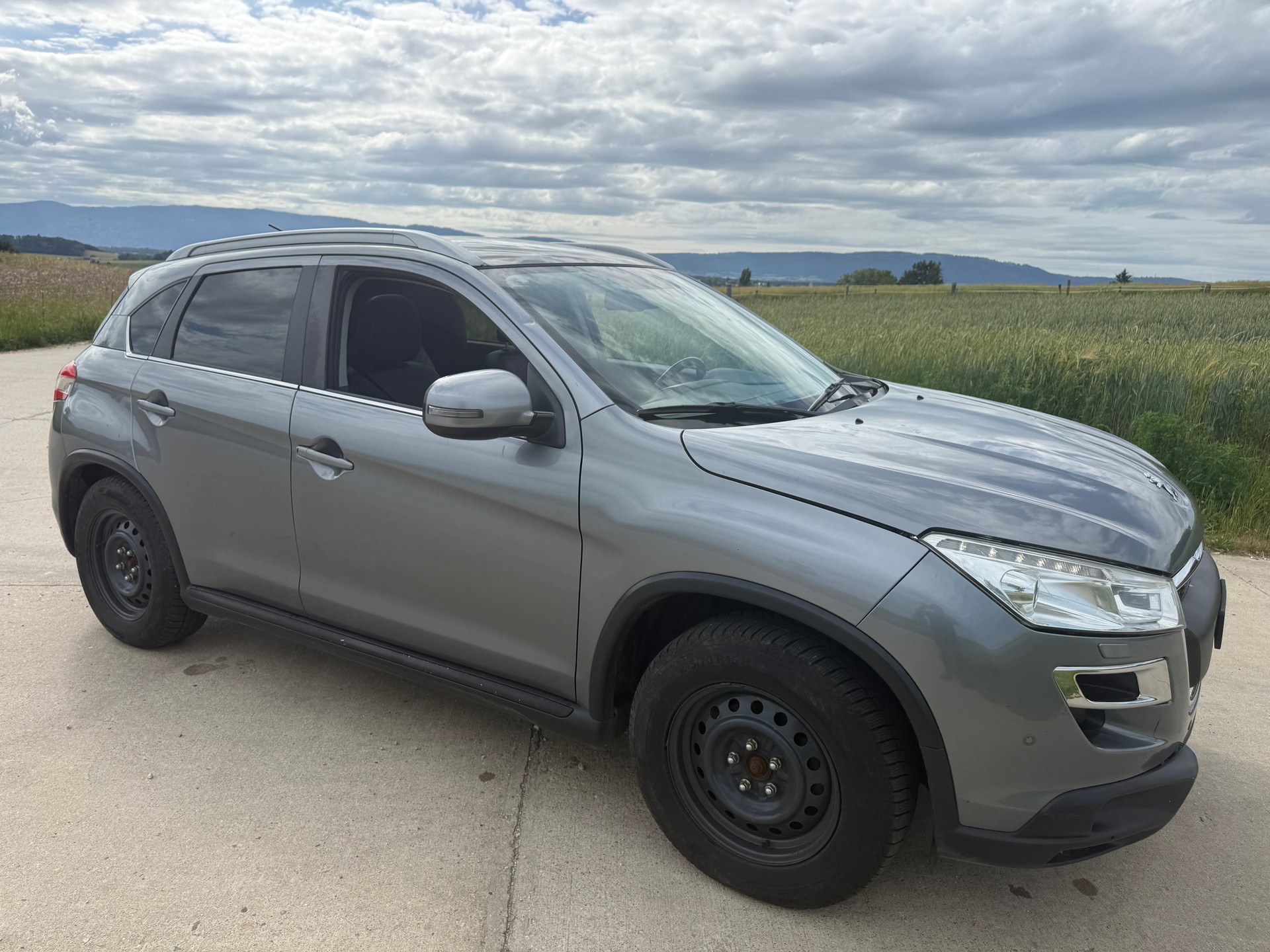 PEUGEOT 4008 1.8 HDi Allure 4WD-image-5