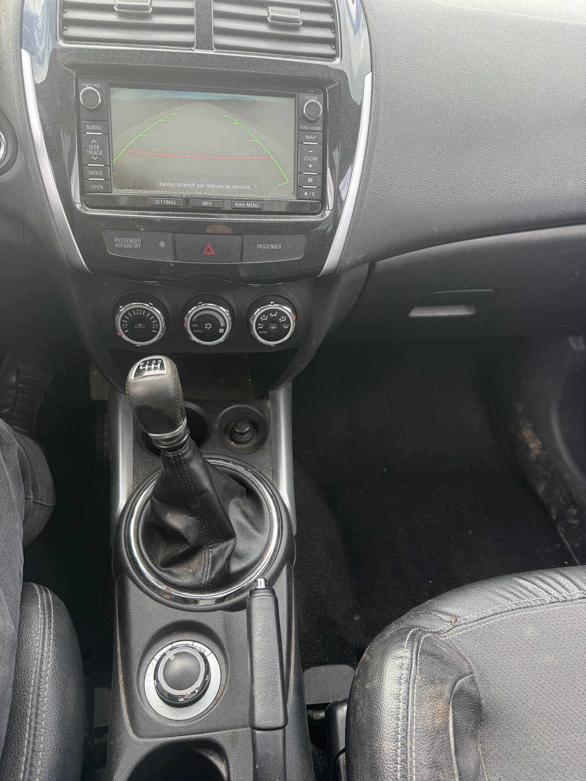 PEUGEOT 4008 1.8 HDi Allure 4WD-image-15