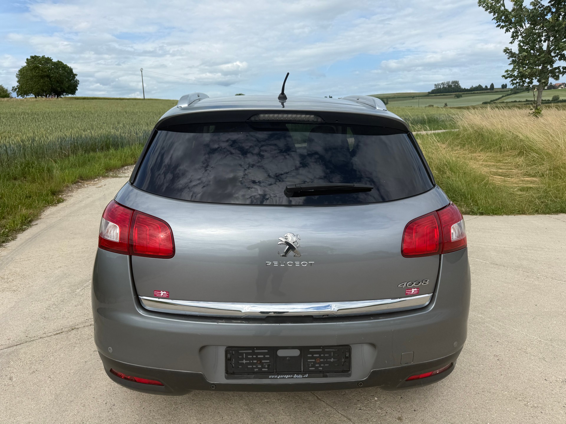 PEUGEOT 4008 1.8 HDi Allure 4WD-image-3