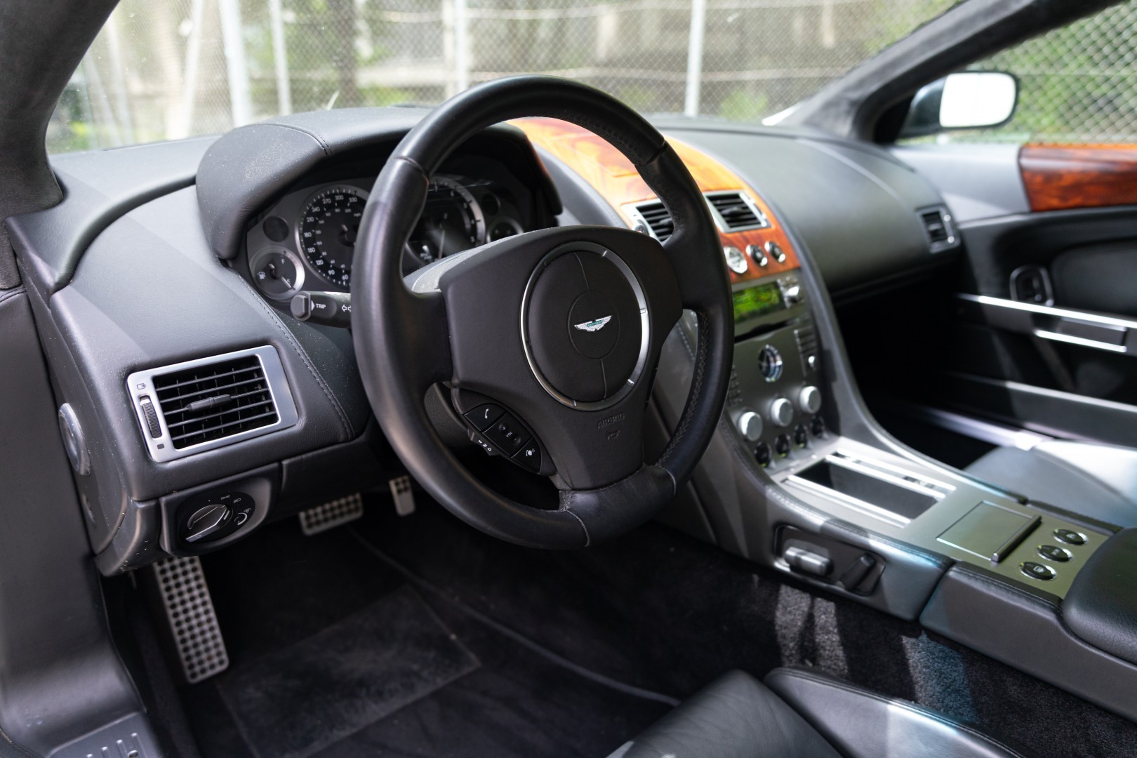ASTON MARTIN DB9 Volante Touchtronic 2-image-11