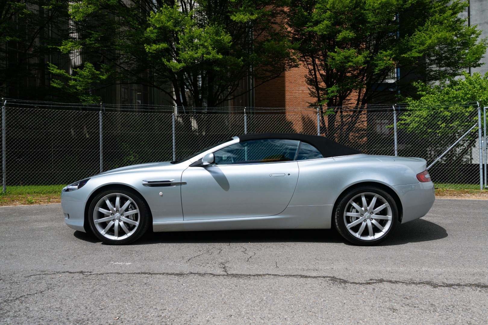 ASTON MARTIN DB9 Volante Touchtronic 2-image-1