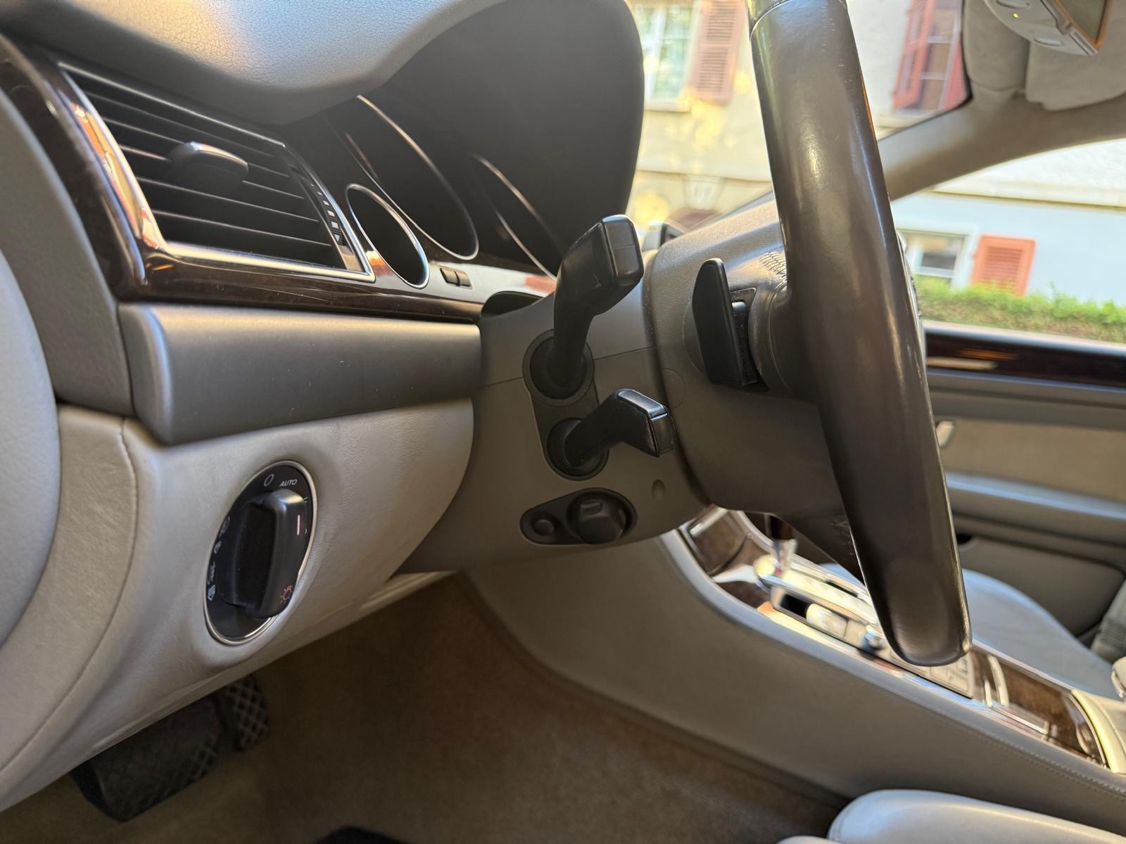 AUDI A8 4.2 quattro tiptronic-image-9
