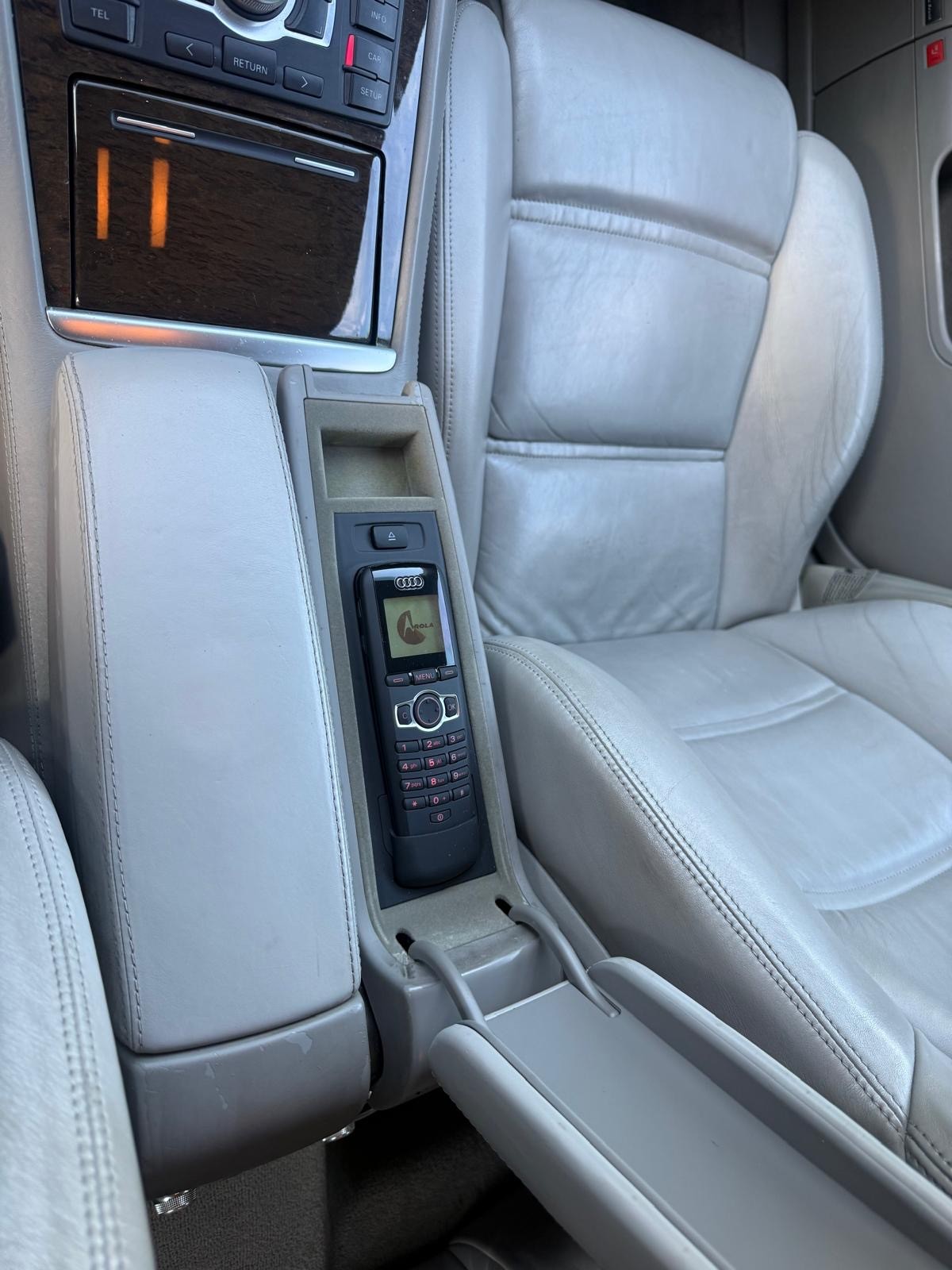 AUDI A8 4.2 quattro tiptronic-image-12