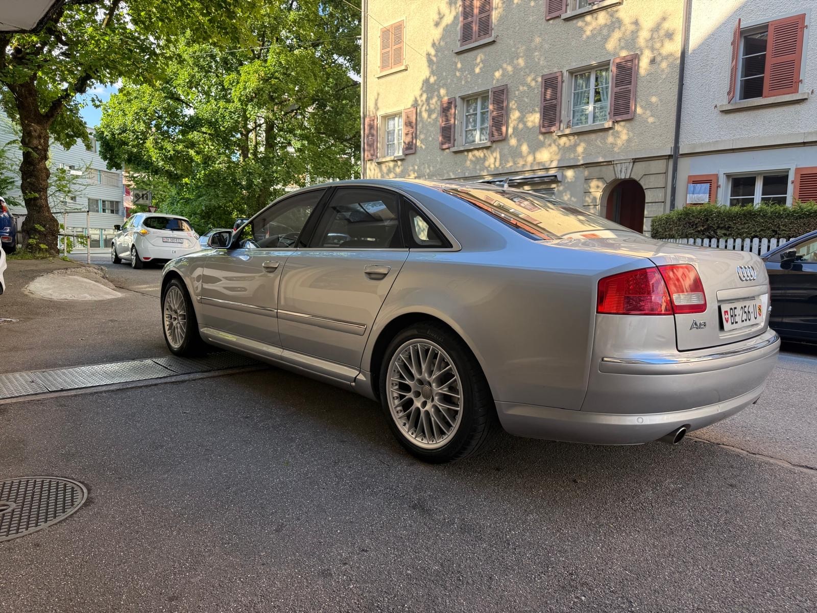 AUDI A8 4.2 quattro tiptronic-image-3