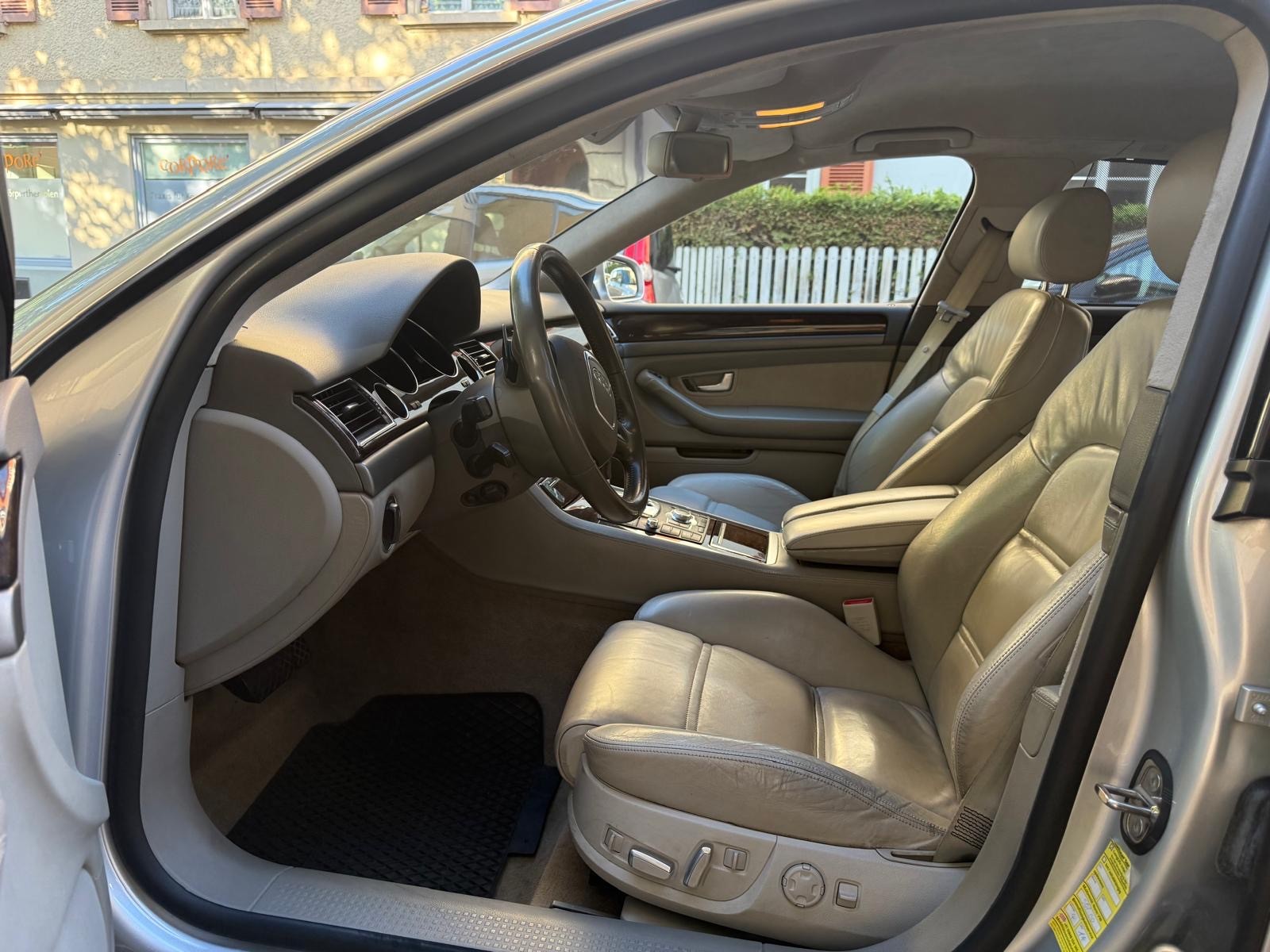 AUDI A8 4.2 quattro tiptronic-image-7