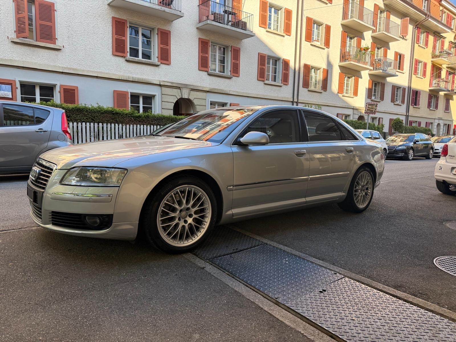 AUDI A8 4.2 quattro tiptronic-image-2