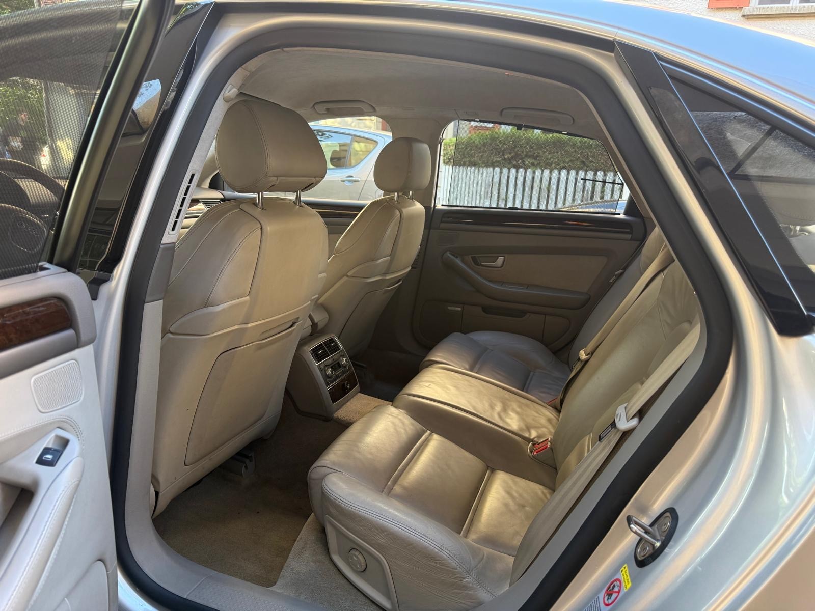 AUDI A8 4.2 quattro tiptronic-image-8