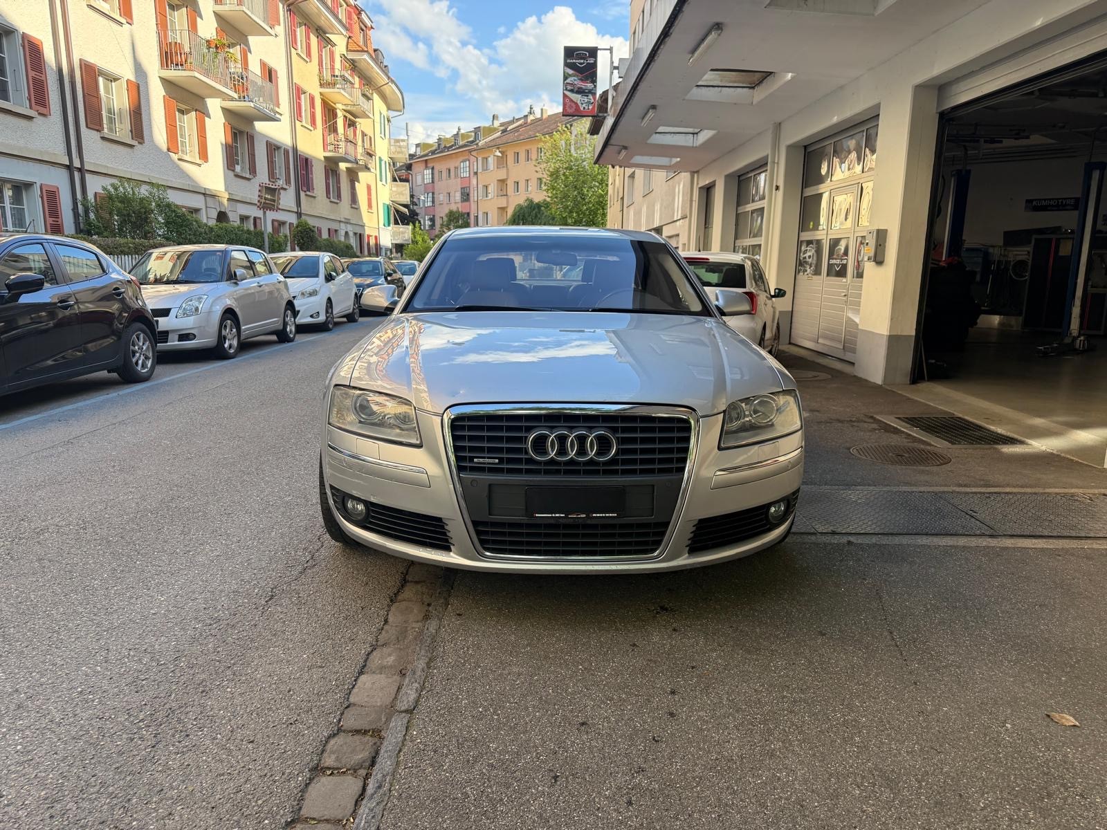 AUDI A8 4.2 quattro tiptronic-image-0