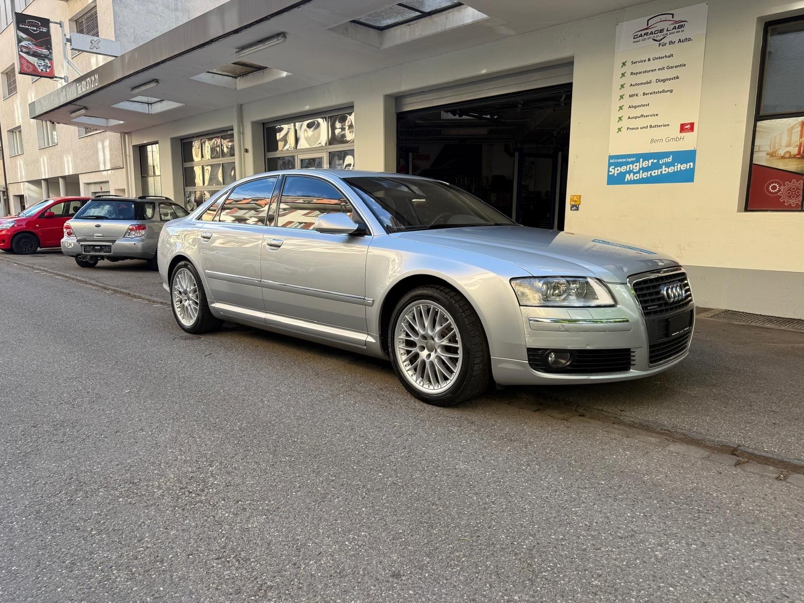 AUDI A8 4.2 quattro tiptronic-image-1