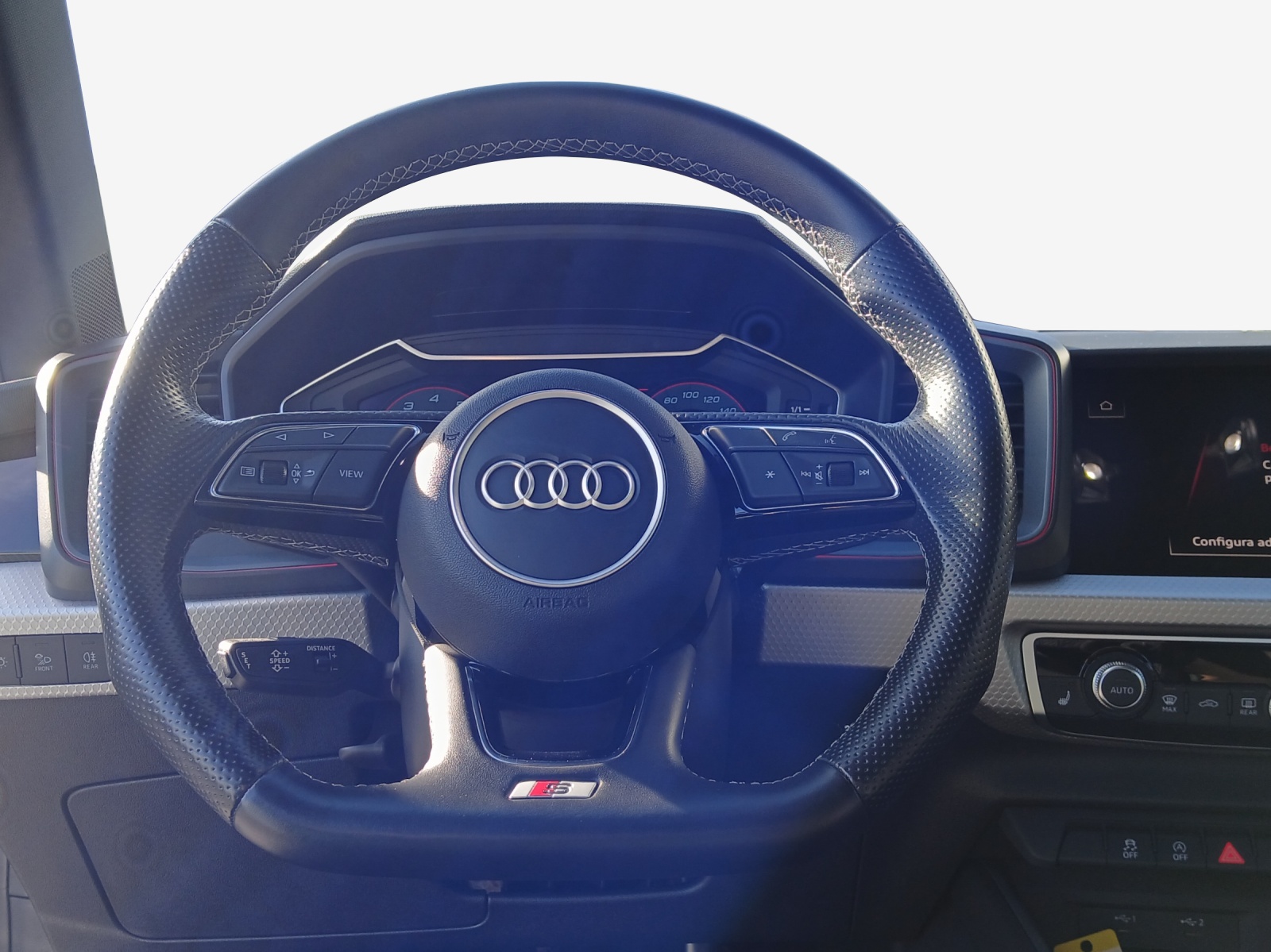 AUDI A1 City Carver 30 TFSI Attraction S-tronic-image-9