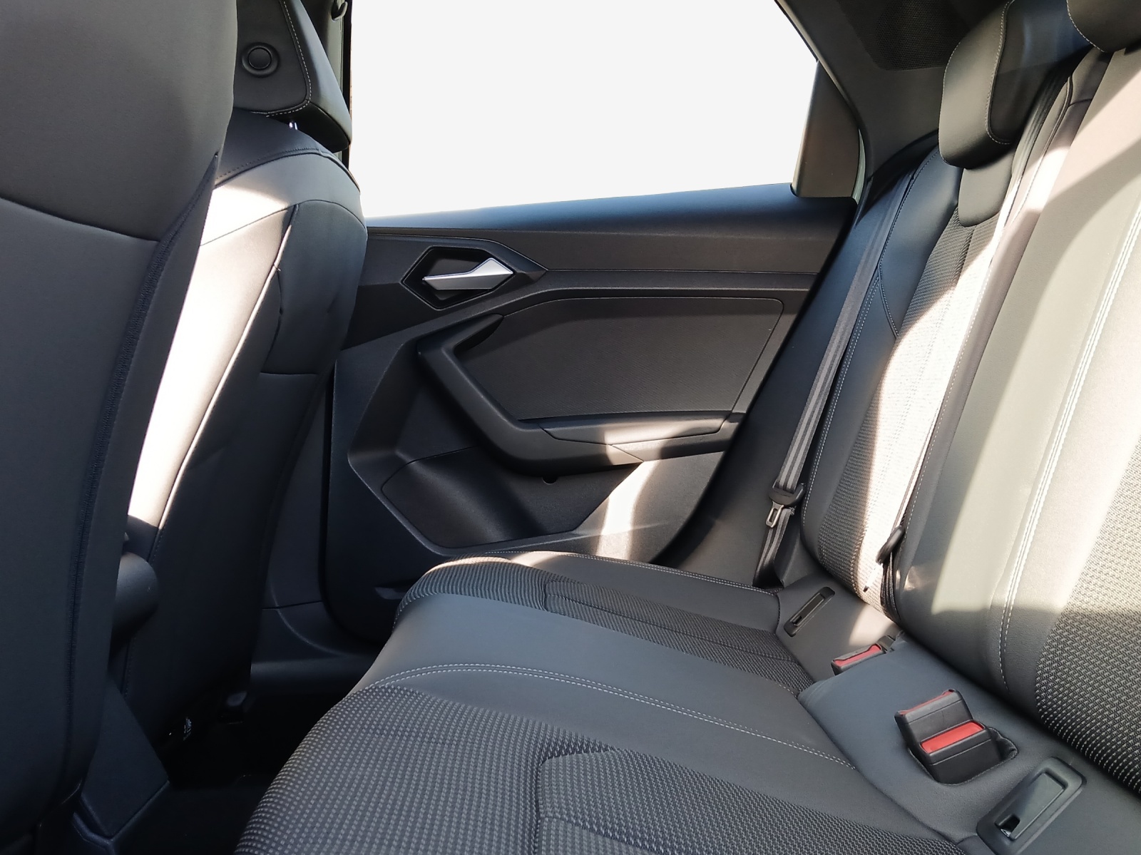 AUDI A1 City Carver 30 TFSI Attraction S-tronic-image-11