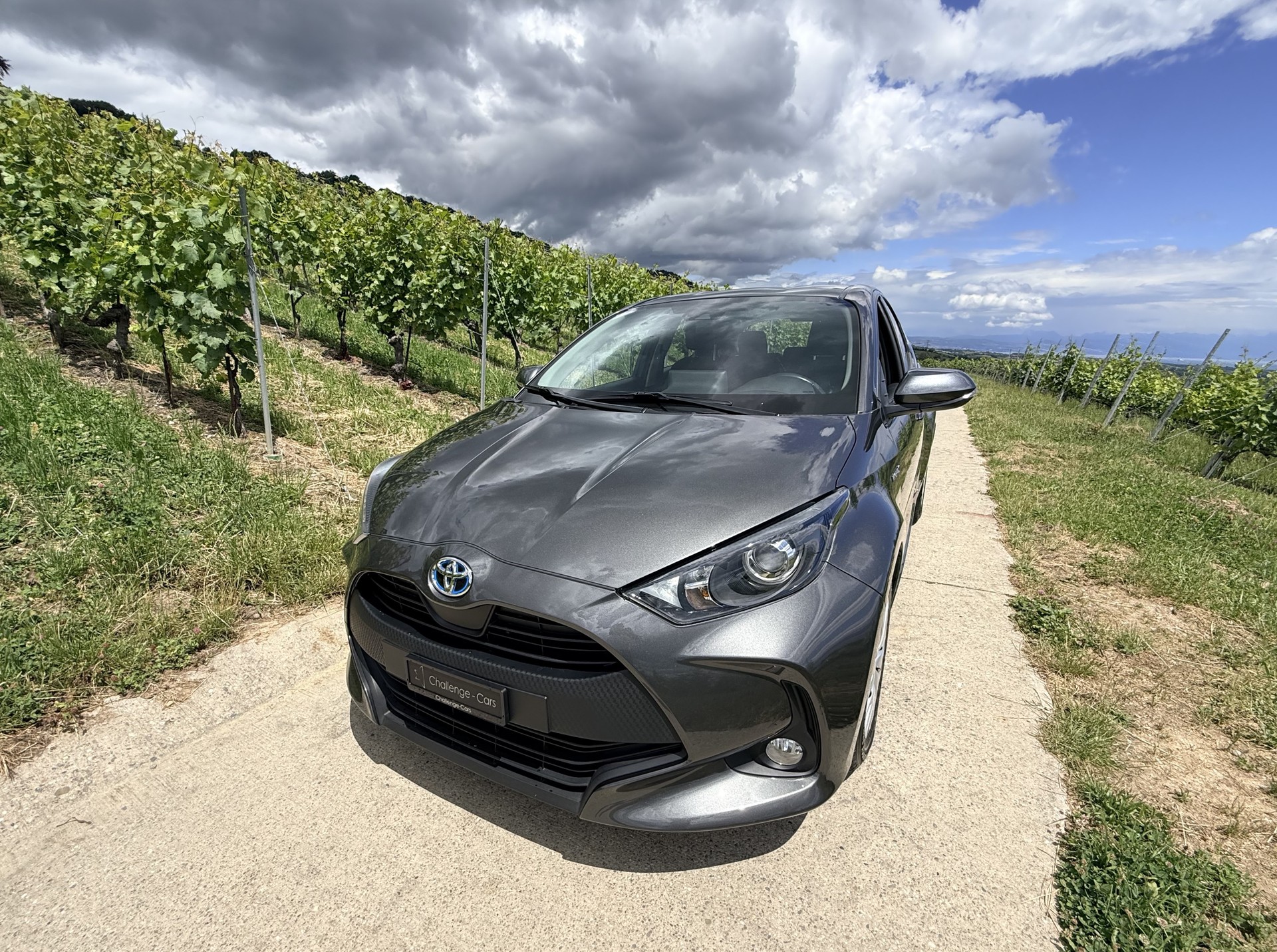 TOYOTA Yaris 1.5 Comfort e-CVT-image-1