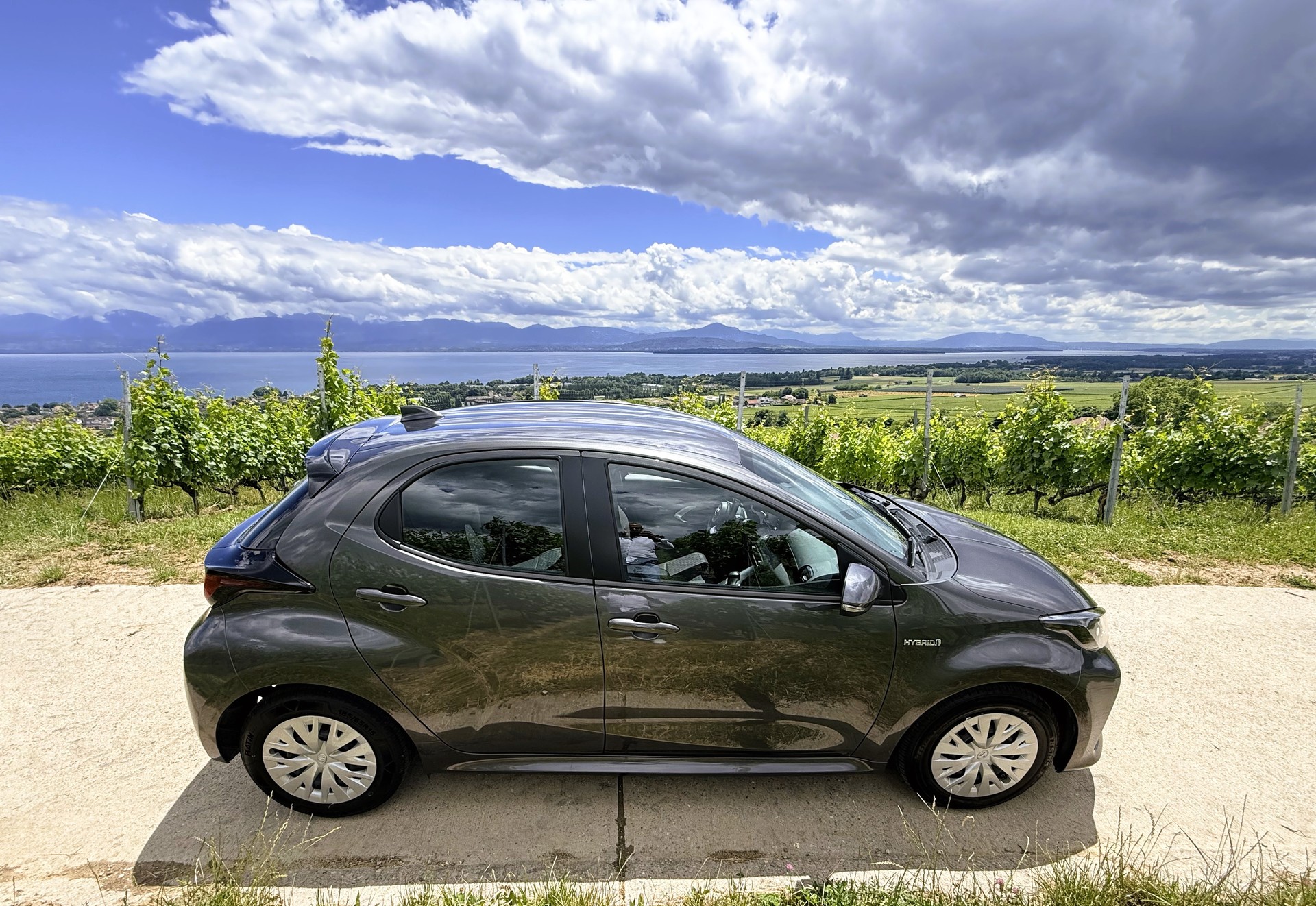 TOYOTA Yaris 1.5 Comfort e-CVT-image-5