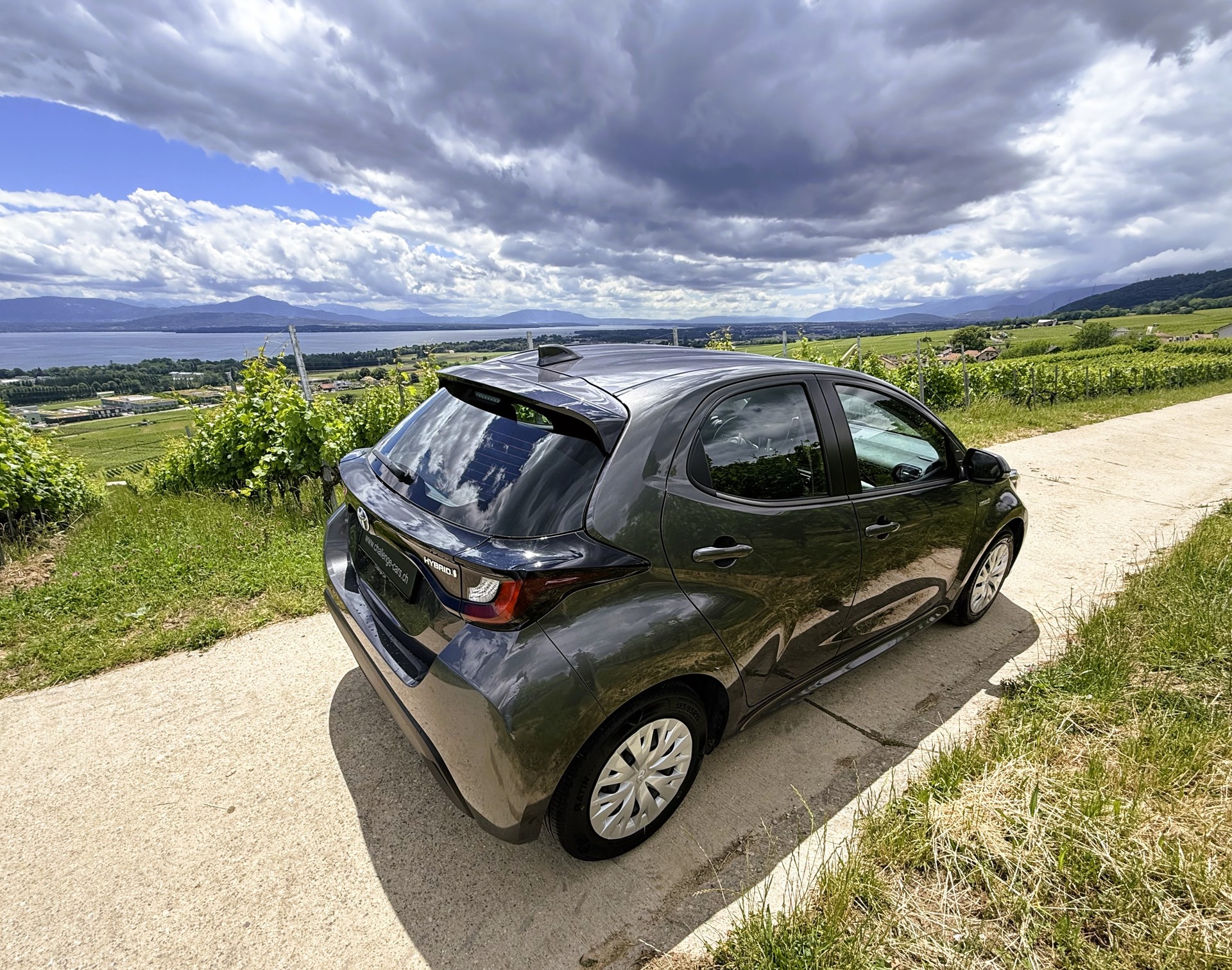 TOYOTA Yaris 1.5 Comfort e-CVT-image-6