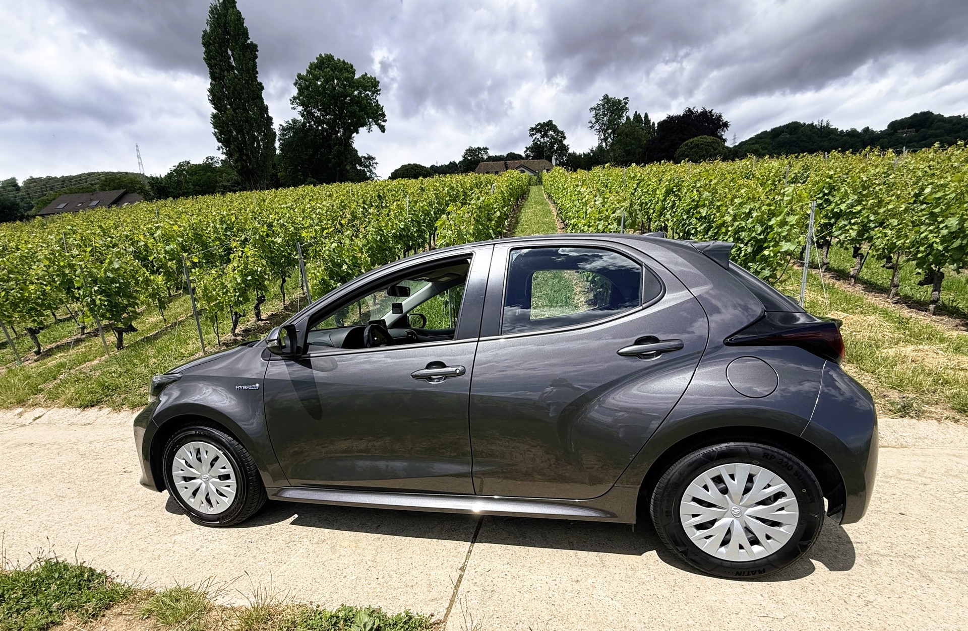 TOYOTA Yaris 1.5 Comfort e-CVT-image-9