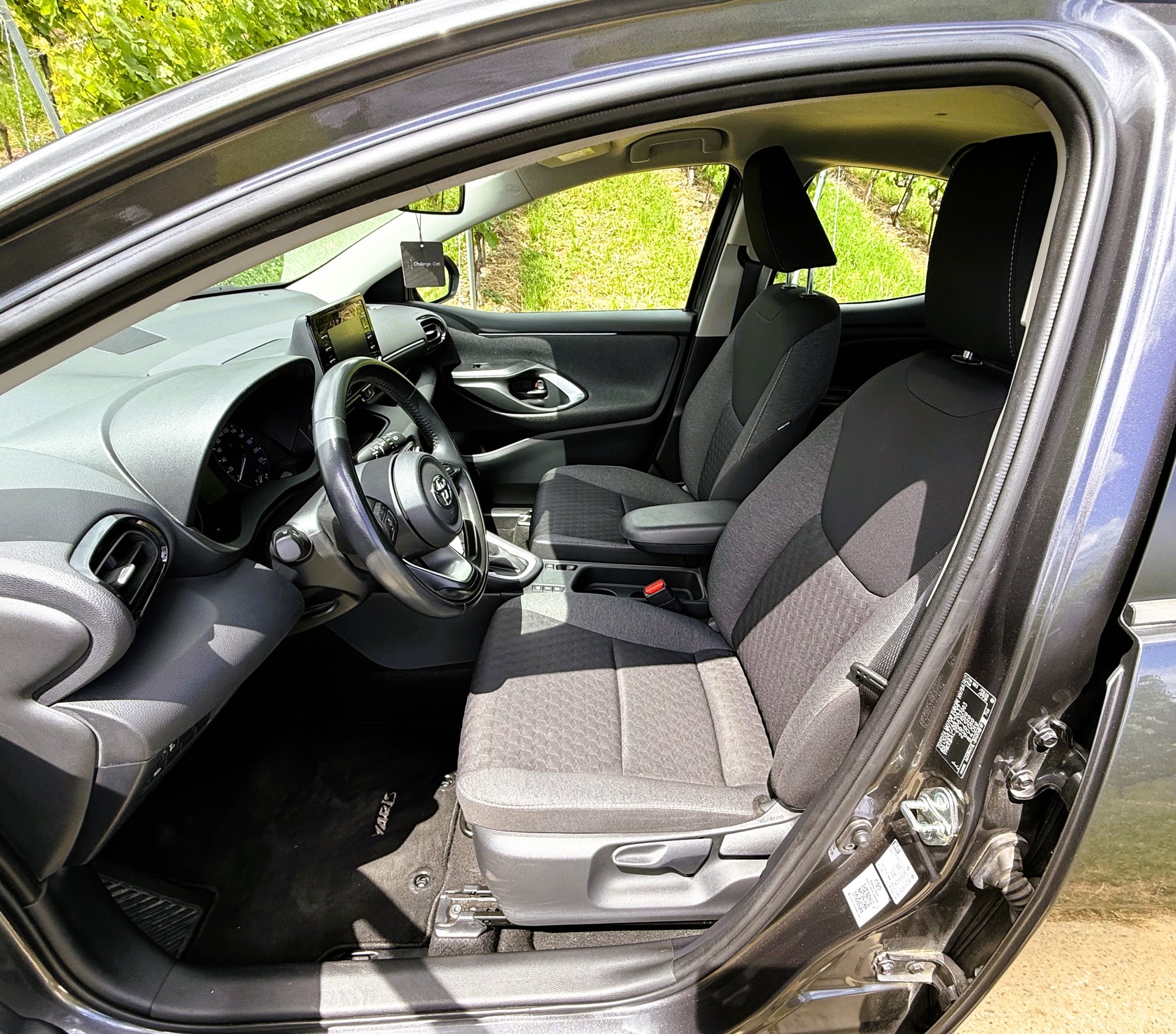 TOYOTA Yaris 1.5 Comfort e-CVT-image-10