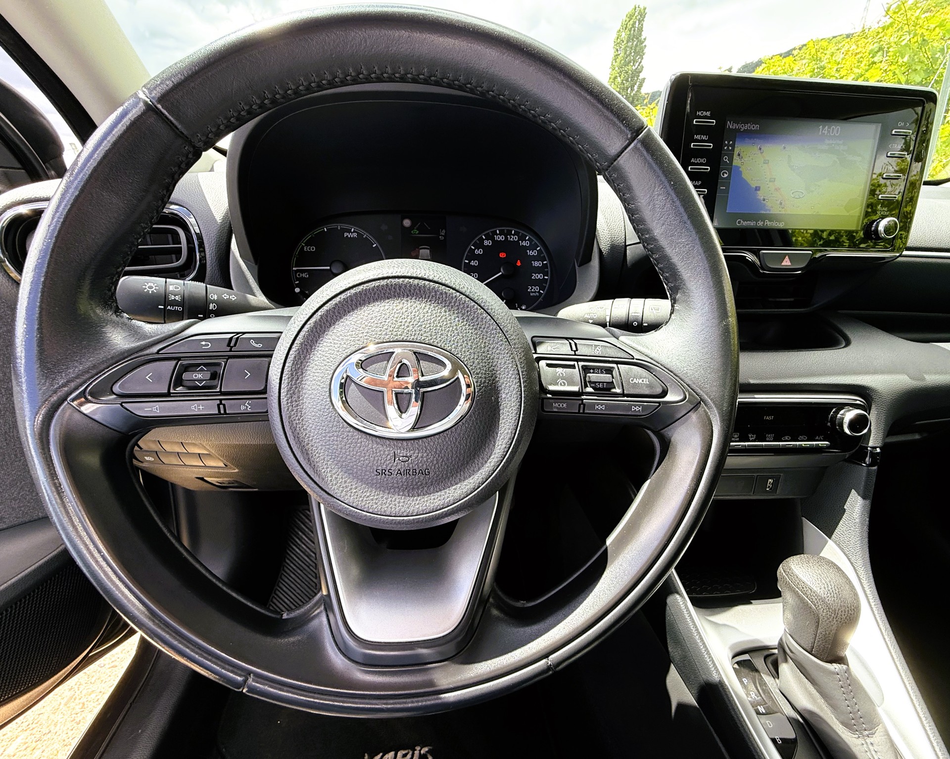 TOYOTA Yaris 1.5 Comfort e-CVT-image-16