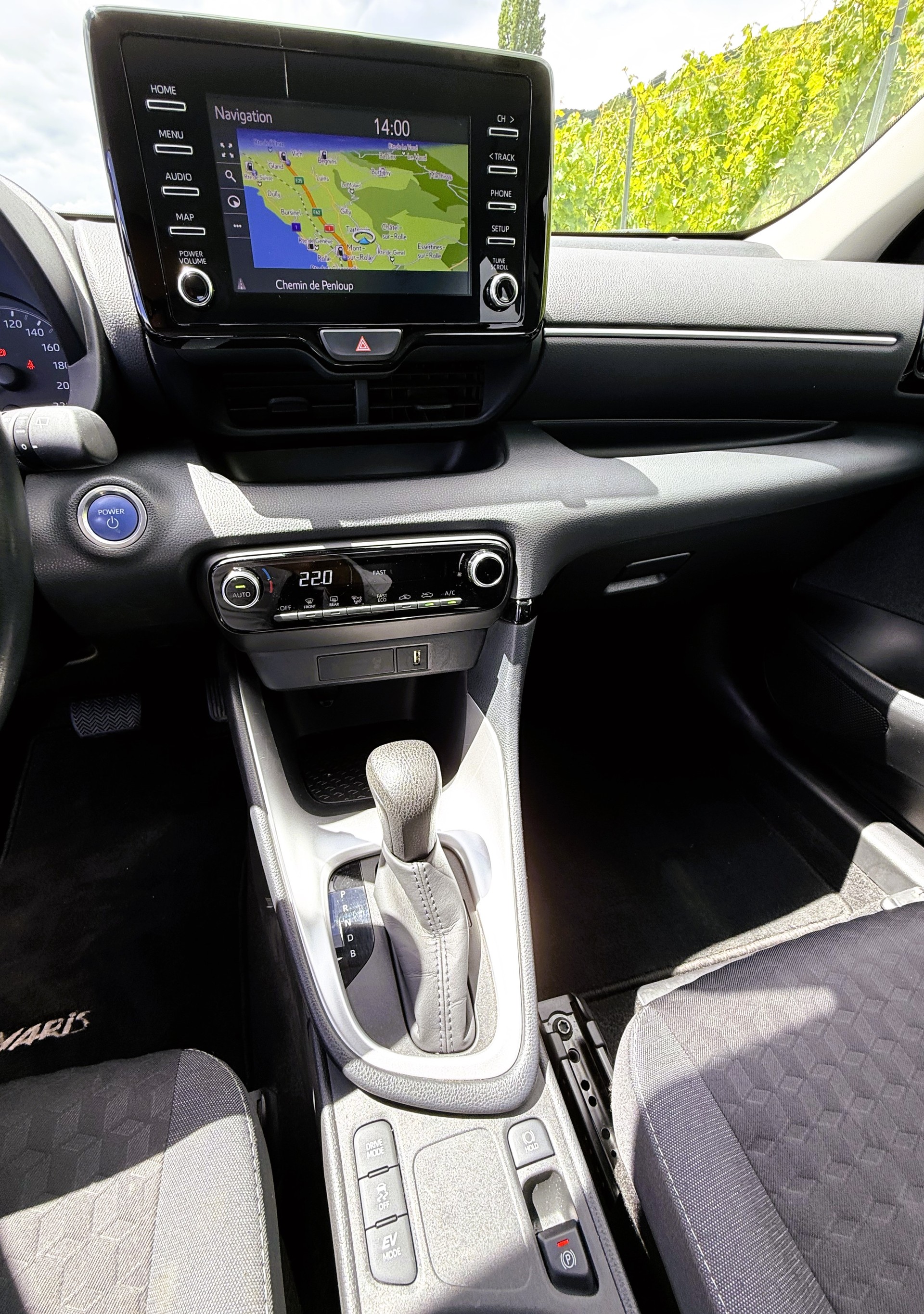 TOYOTA Yaris 1.5 Comfort e-CVT-image-15