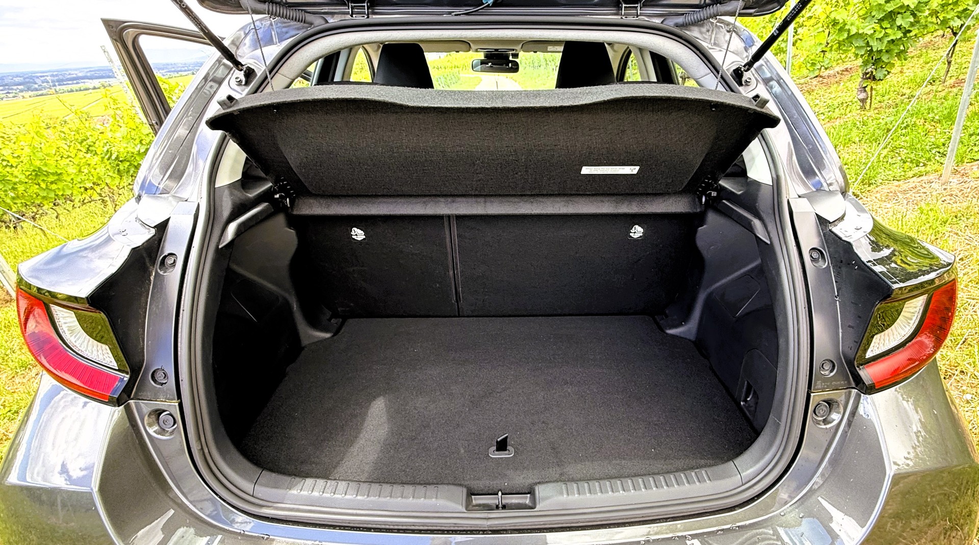 TOYOTA Yaris 1.5 Comfort e-CVT-image-12