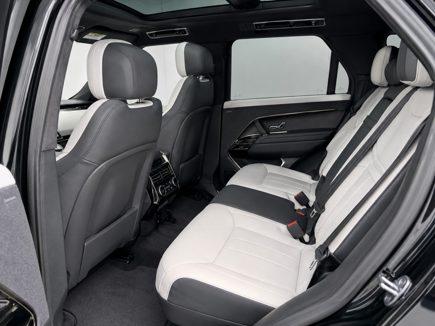 LAND ROVER 3.0 Si6 P510e First Edition-image-7