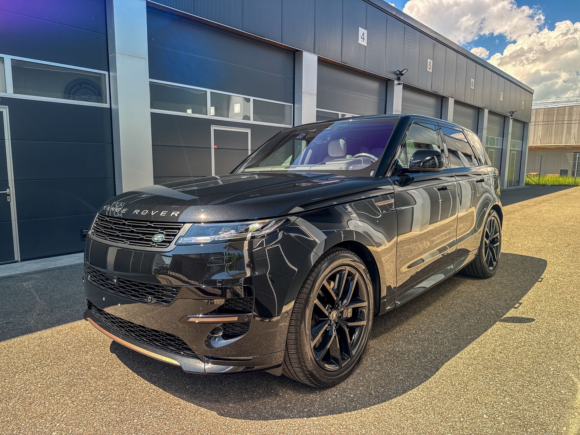 LAND ROVER 3.0 Si6 P510e First Edition-image-0