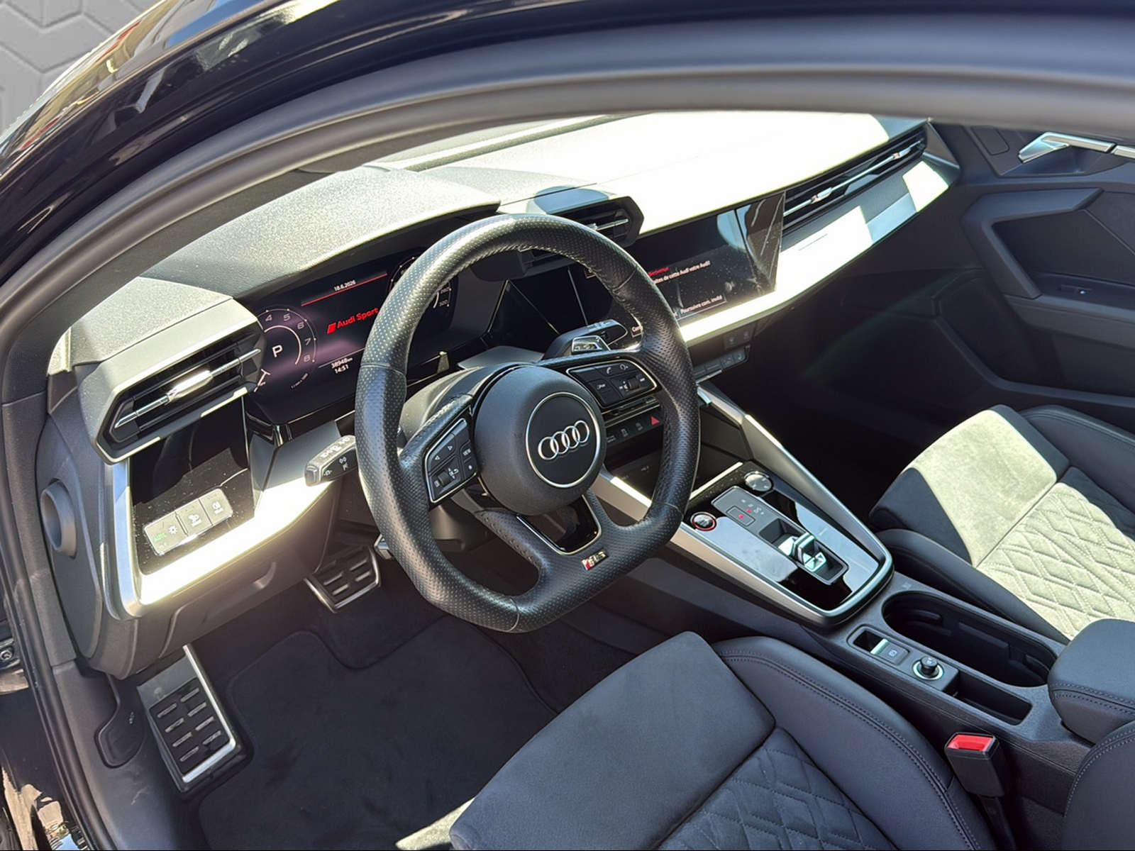 AUDI RS3 Sportback 2.5 TSI quattro S-tronic-image-11