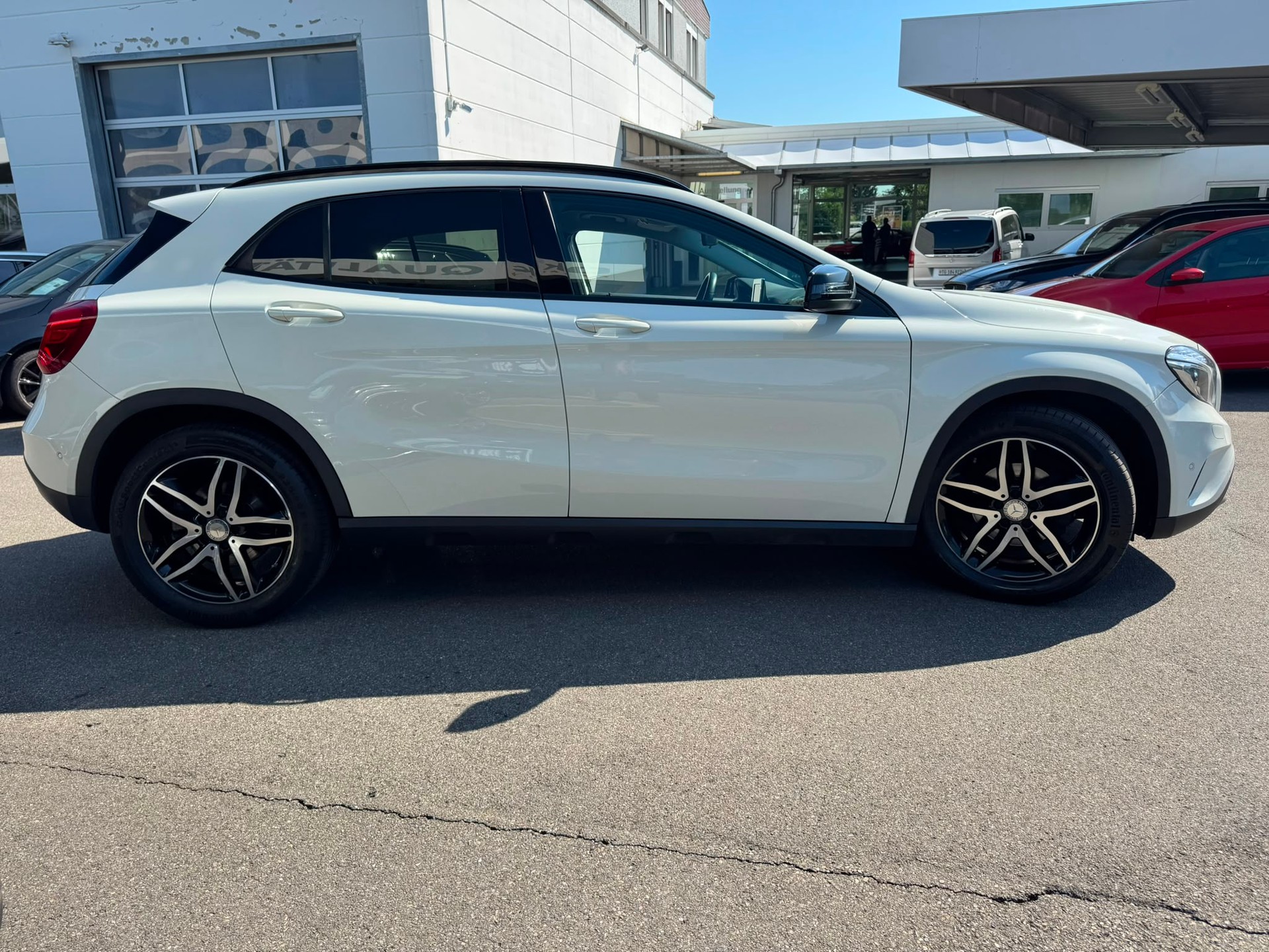 MERCEDES-BENZ GLA 200 Night Star 7G-DCT-image-4