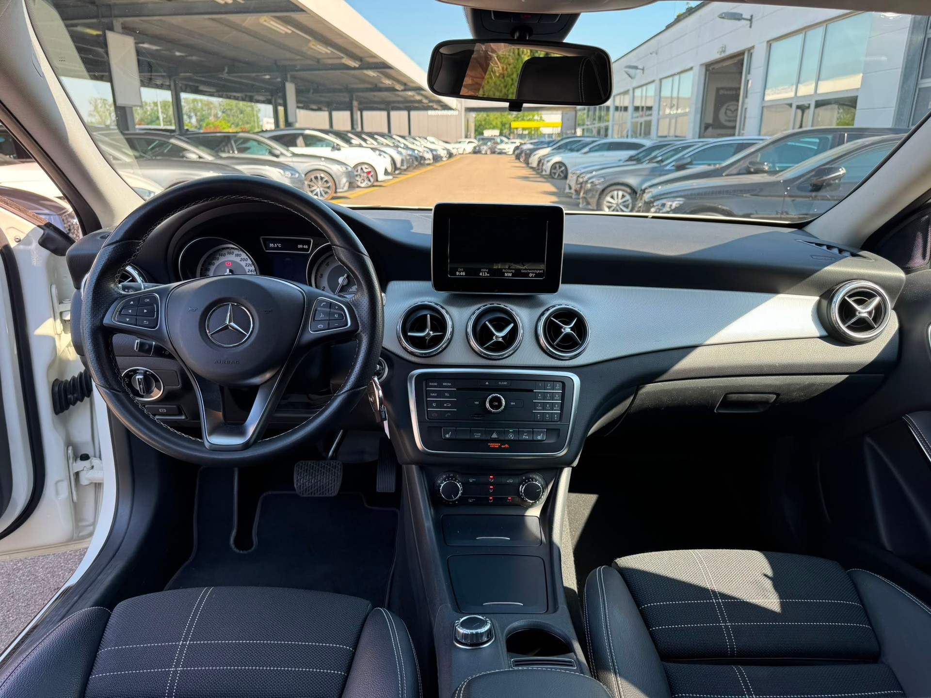 MERCEDES-BENZ GLA 200 Night Star 7G-DCT-image-9