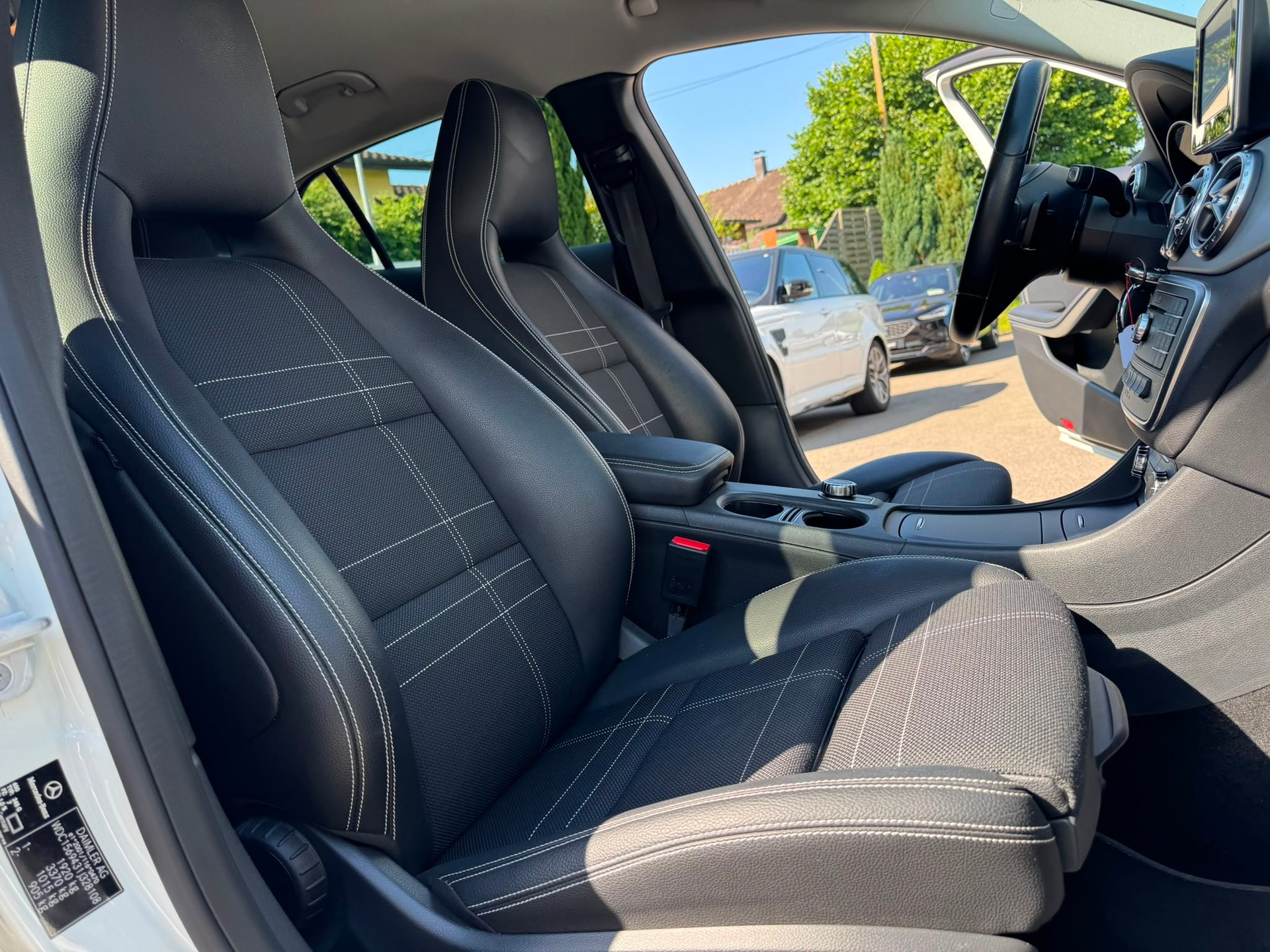 MERCEDES-BENZ GLA 200 Night Star 7G-DCT-image-13