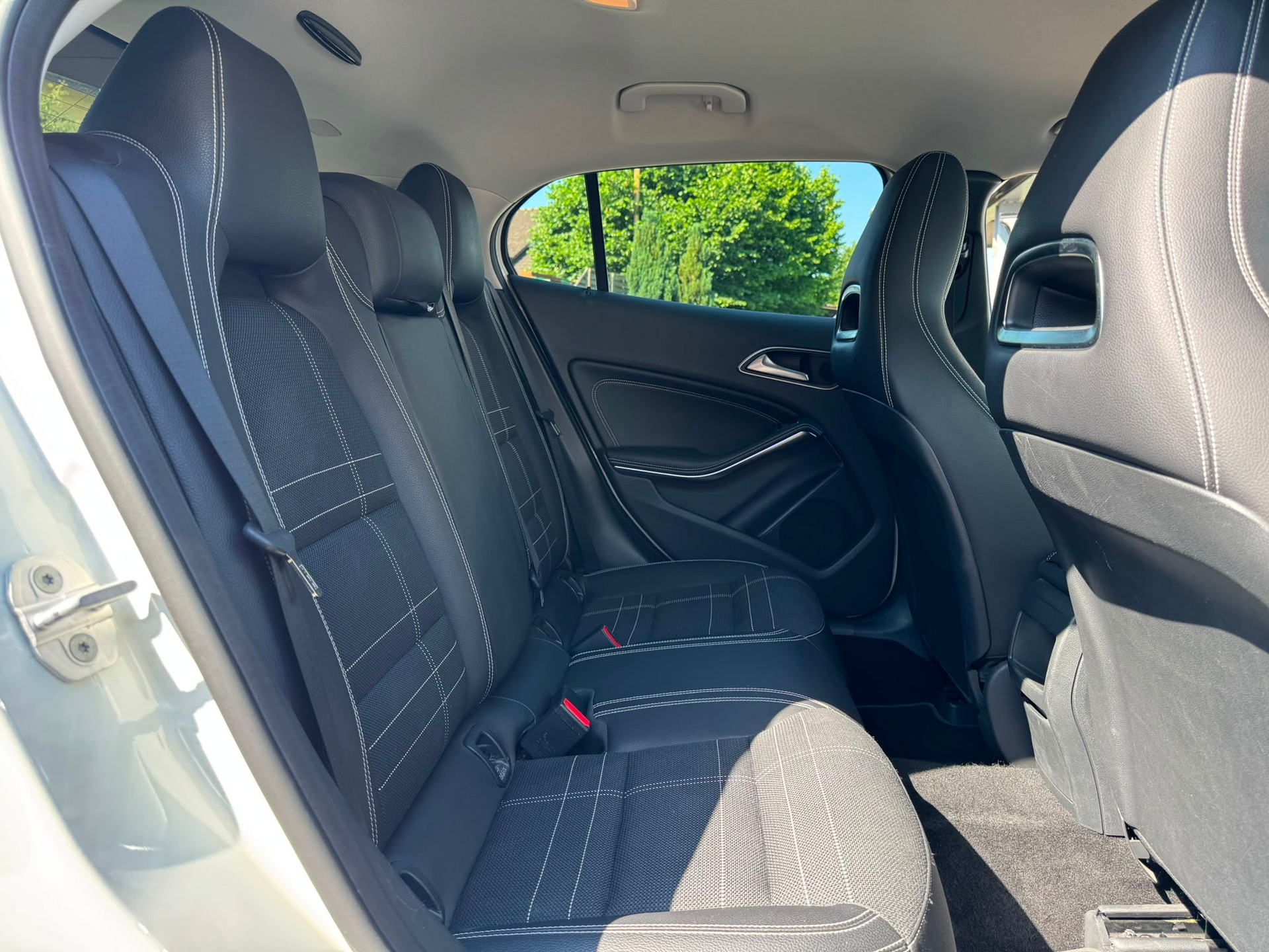 MERCEDES-BENZ GLA 200 Night Star 7G-DCT-image-15