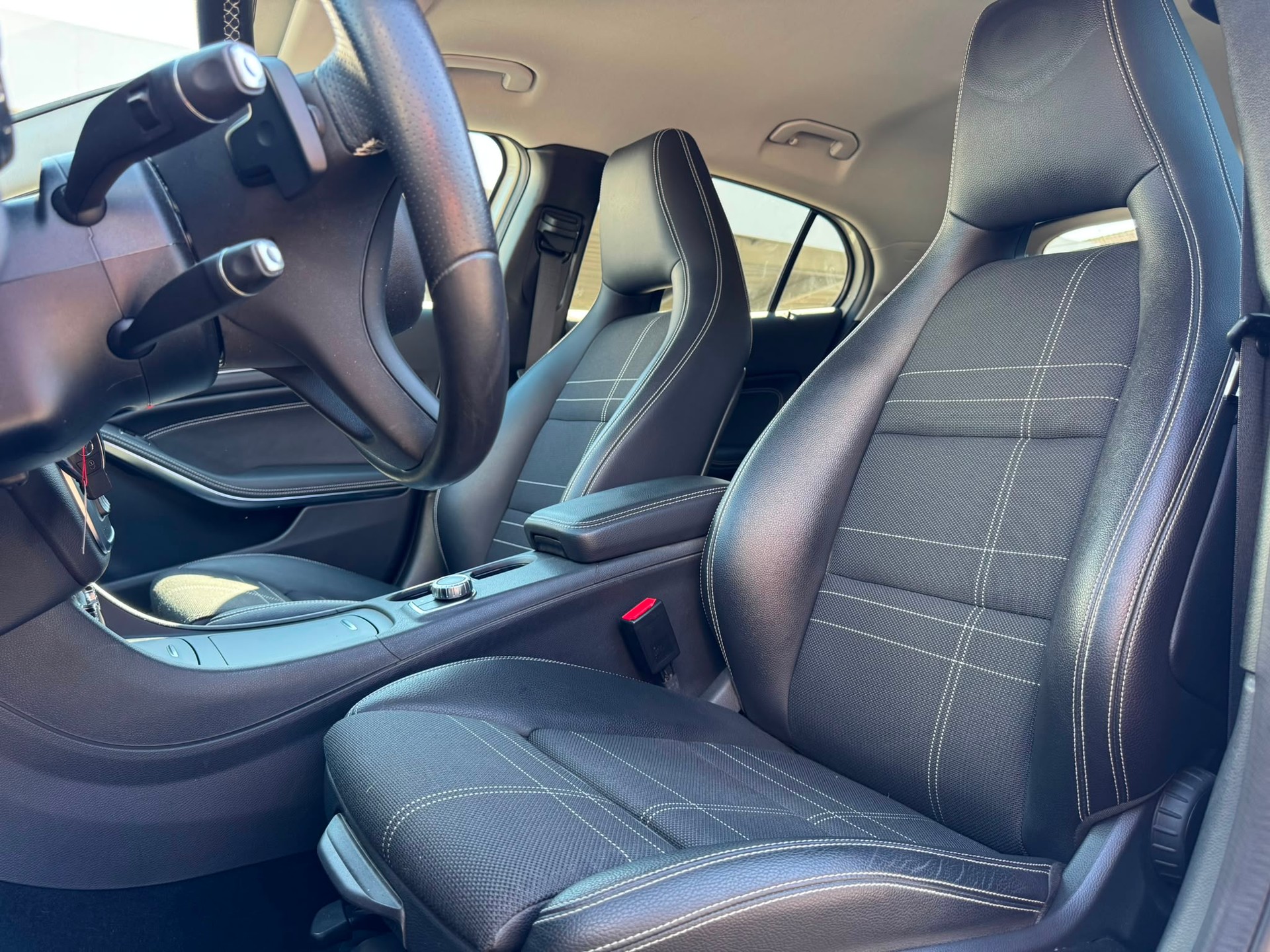 MERCEDES-BENZ GLA 200 Night Star 7G-DCT-image-12
