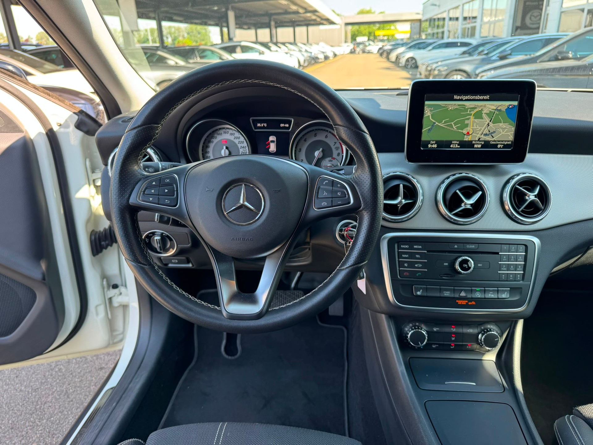 MERCEDES-BENZ GLA 200 Night Star 7G-DCT-image-10