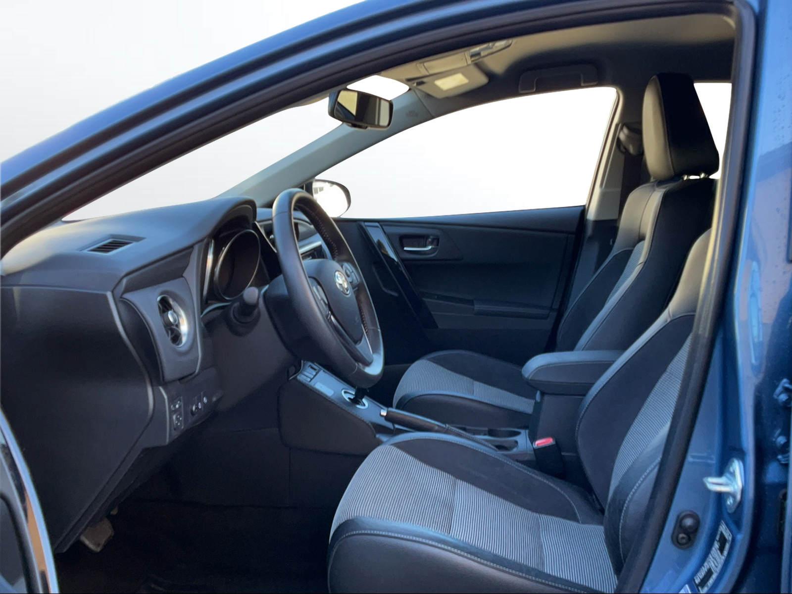 TOYOTA Auris 1.8 HSD Active-image-8