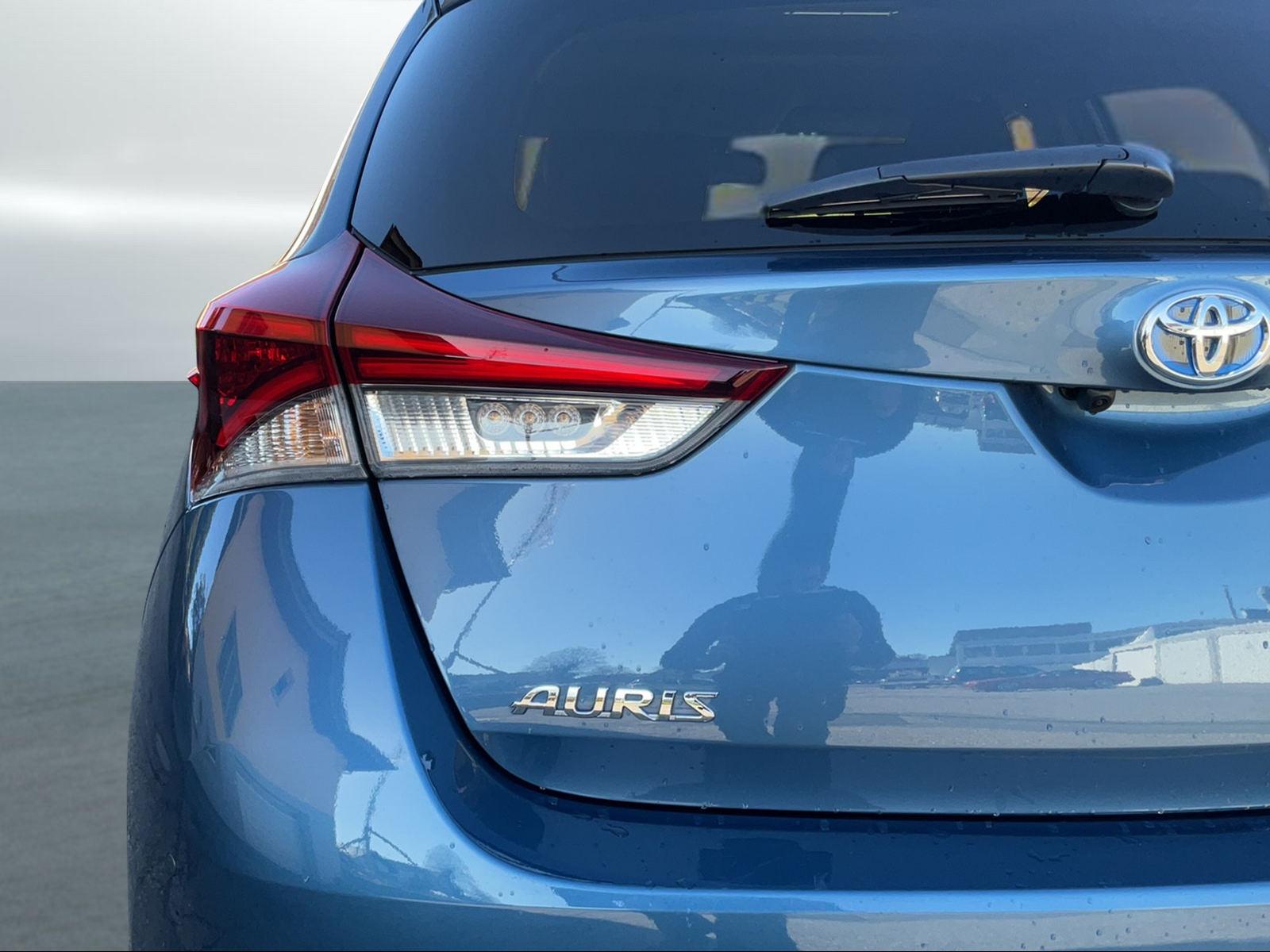 TOYOTA Auris 1.8 HSD Active-image-10