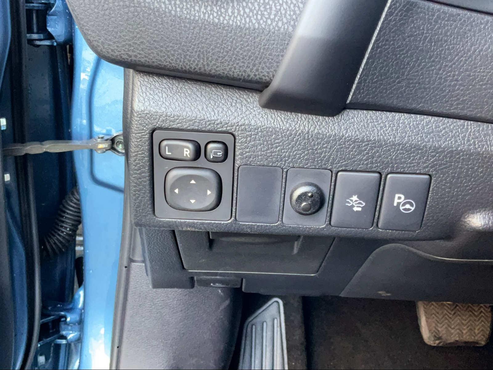 TOYOTA Auris 1.8 HSD Active-image-15
