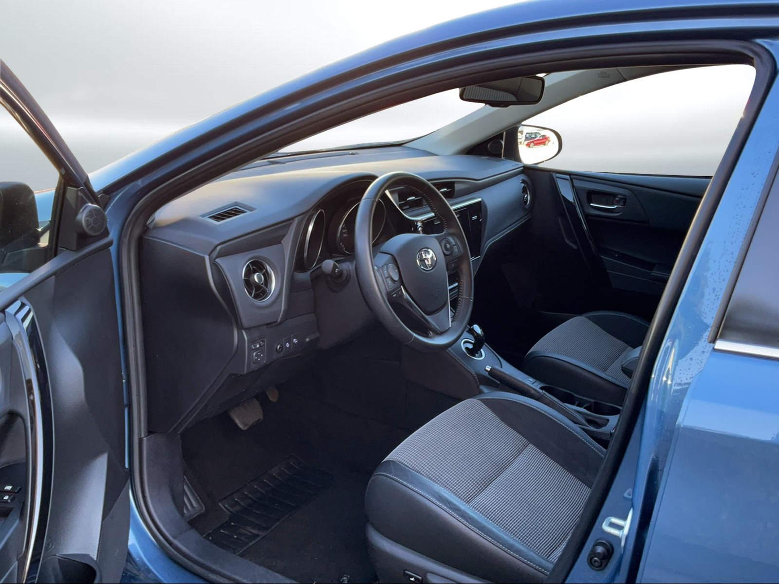 TOYOTA Auris 1.8 HSD Premium-image-3