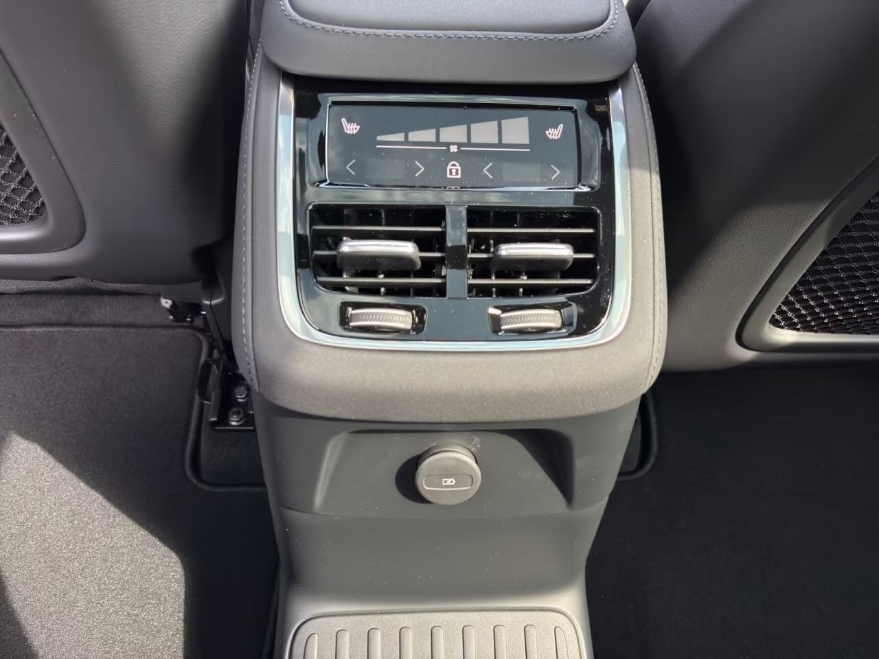VOLVO XC90 T8 AWD PluginHybrid Dark Edition Geartronic-image-14