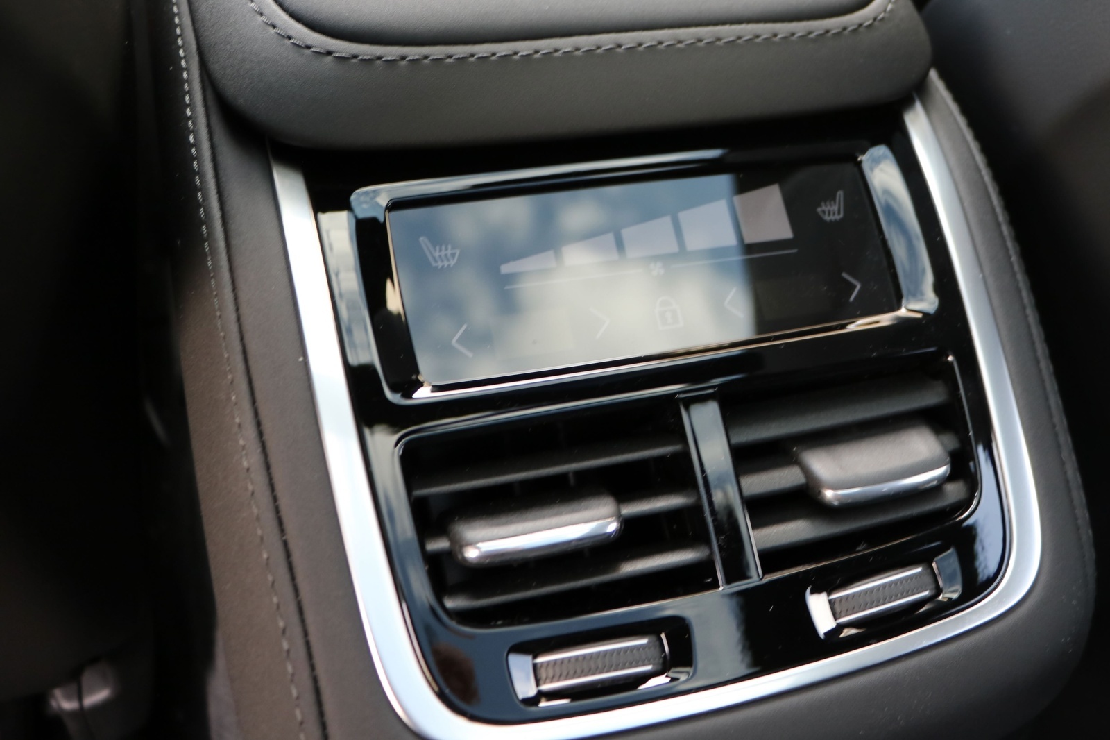 VOLVO XC90 T8 AWD PluginHybrid Dark Edition Geartronic-image-21