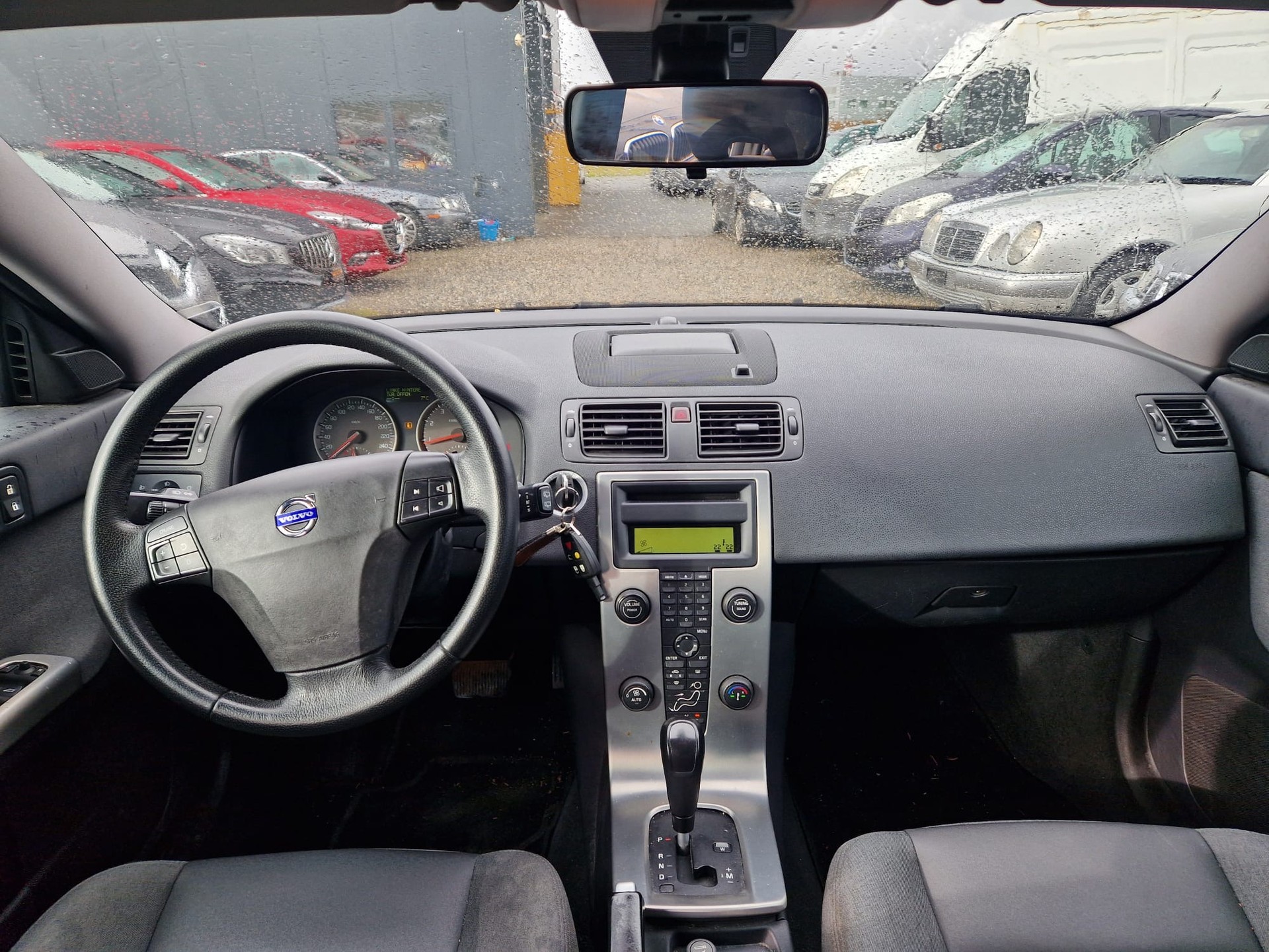 VOLVO V70 D5 AWD Momentum Geartronic-image-6