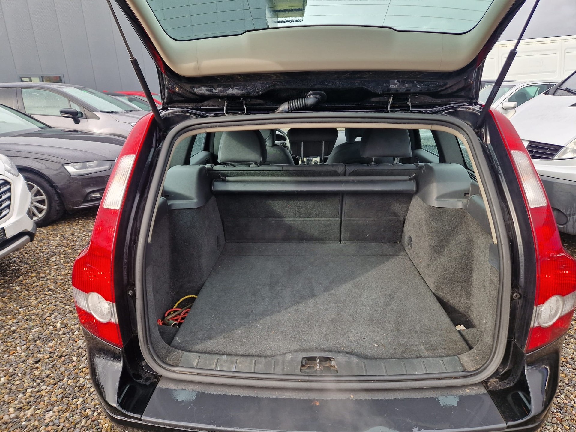 VOLVO V70 D5 AWD Momentum Geartronic-image-9