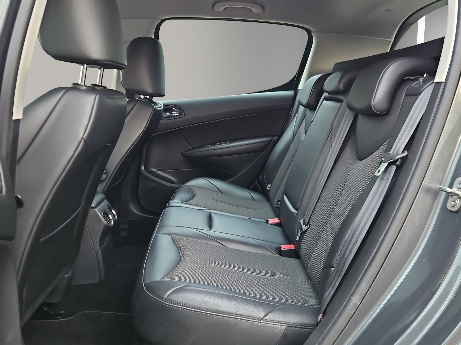PEUGEOT 308 1.6 16V T GTi-image-13