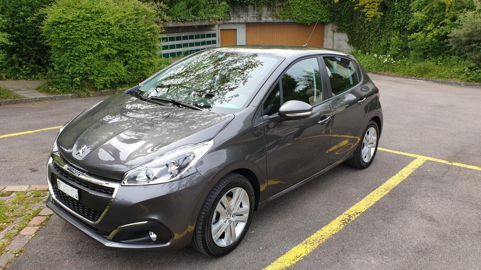 PEUGEOT 1.2 PureTech Signature S/S-image-0