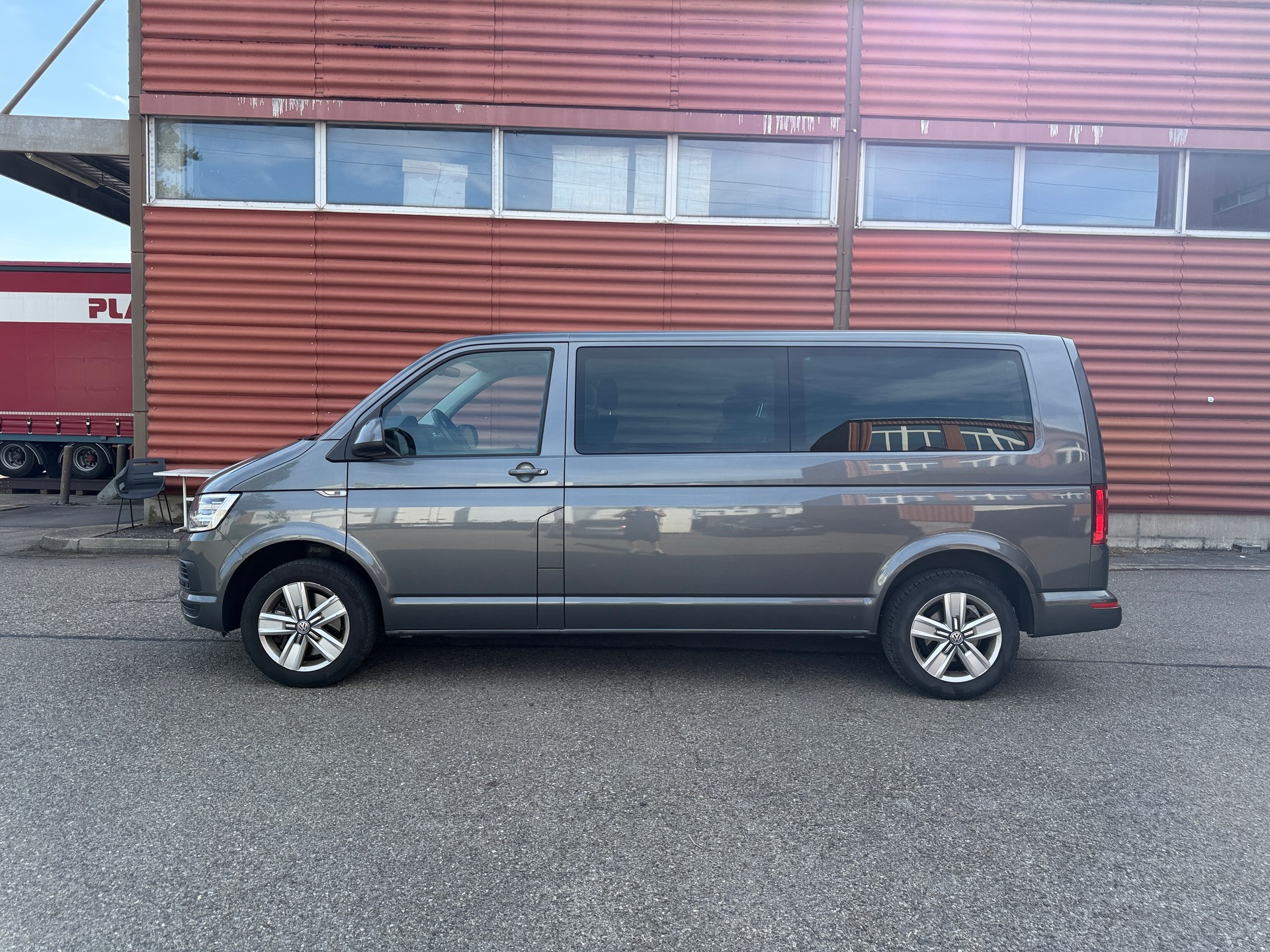 VW T6 Multivan 2.0 TSI Family 4Motion DSG-image-4