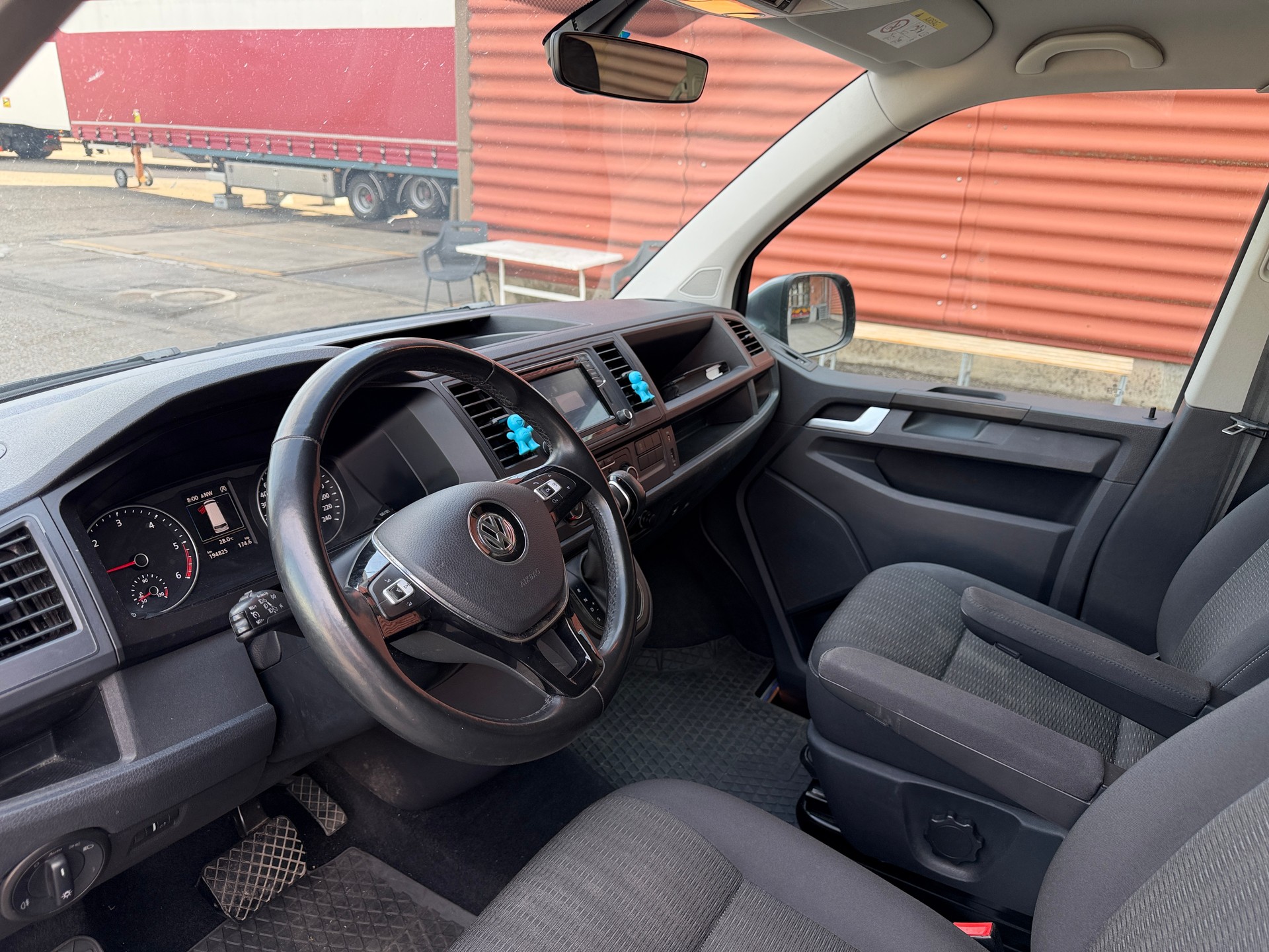 VW T6 Multivan 2.0 TSI Family 4Motion DSG-image-10