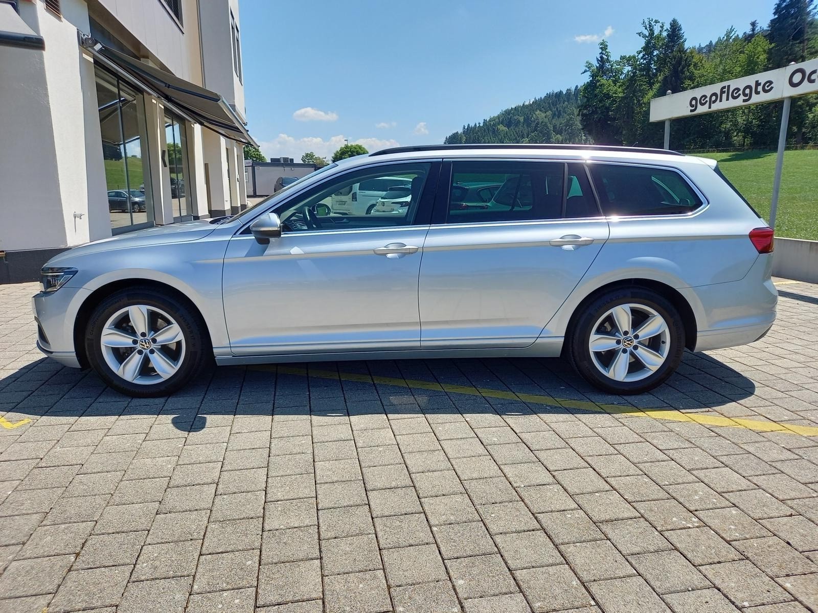 VW Passat 2.0 TDI BMT Business 4Motion DSG-image-2