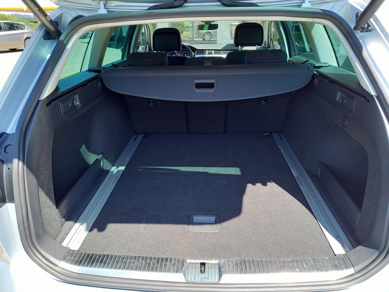 VW Passat 2.0 TDI BMT Business 4Motion DSG-image-14