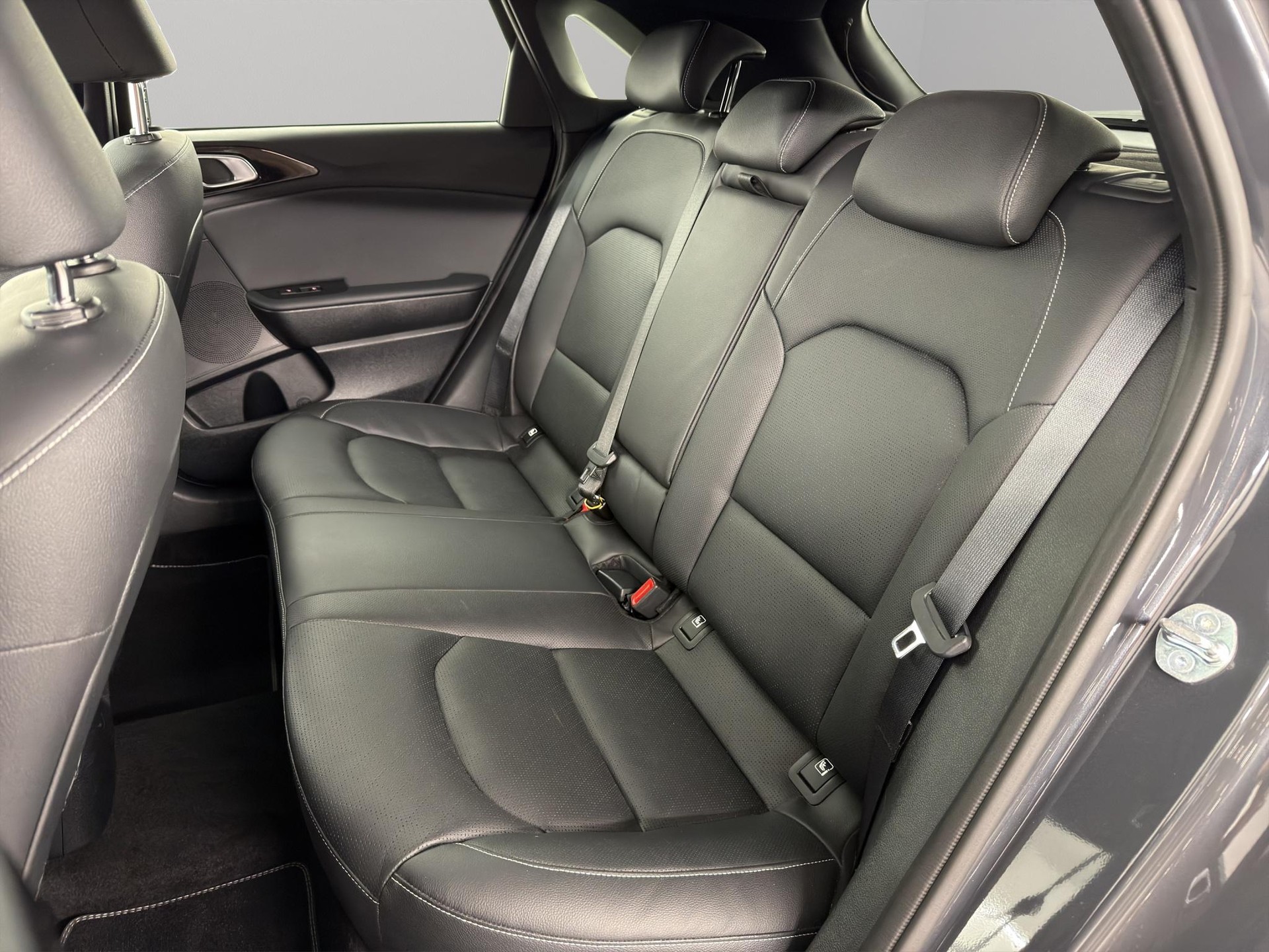 KIA Ceed 1.5 T-GDi MHEV GT-Line-image-6