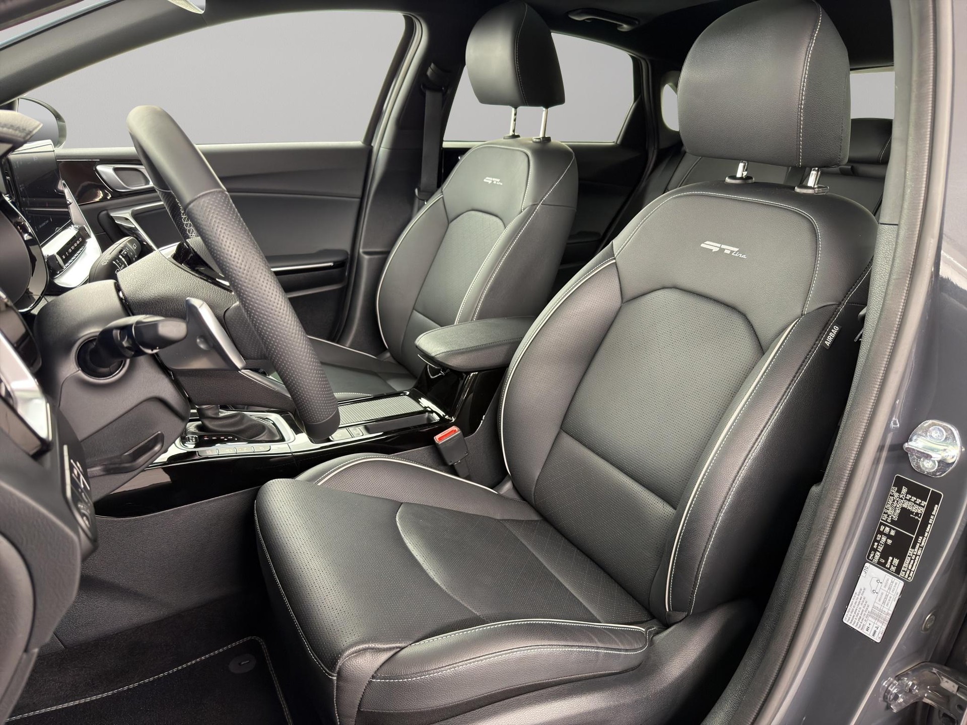 KIA Ceed 1.5 T-GDi MHEV GT-Line-image-11