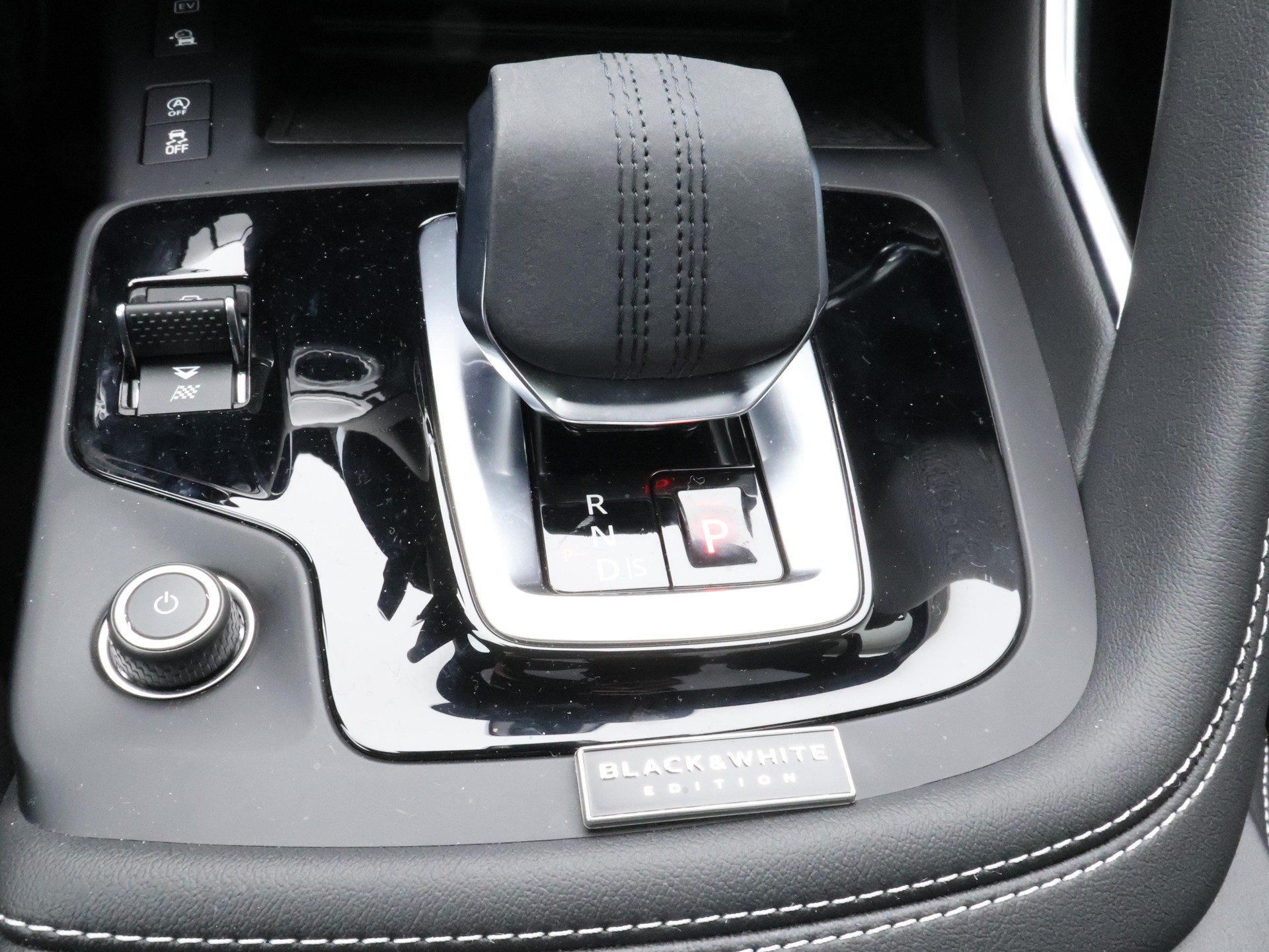 JAGUAR E-Pace 1.5 T 270e R-Dynamic SE AWD-image-14
