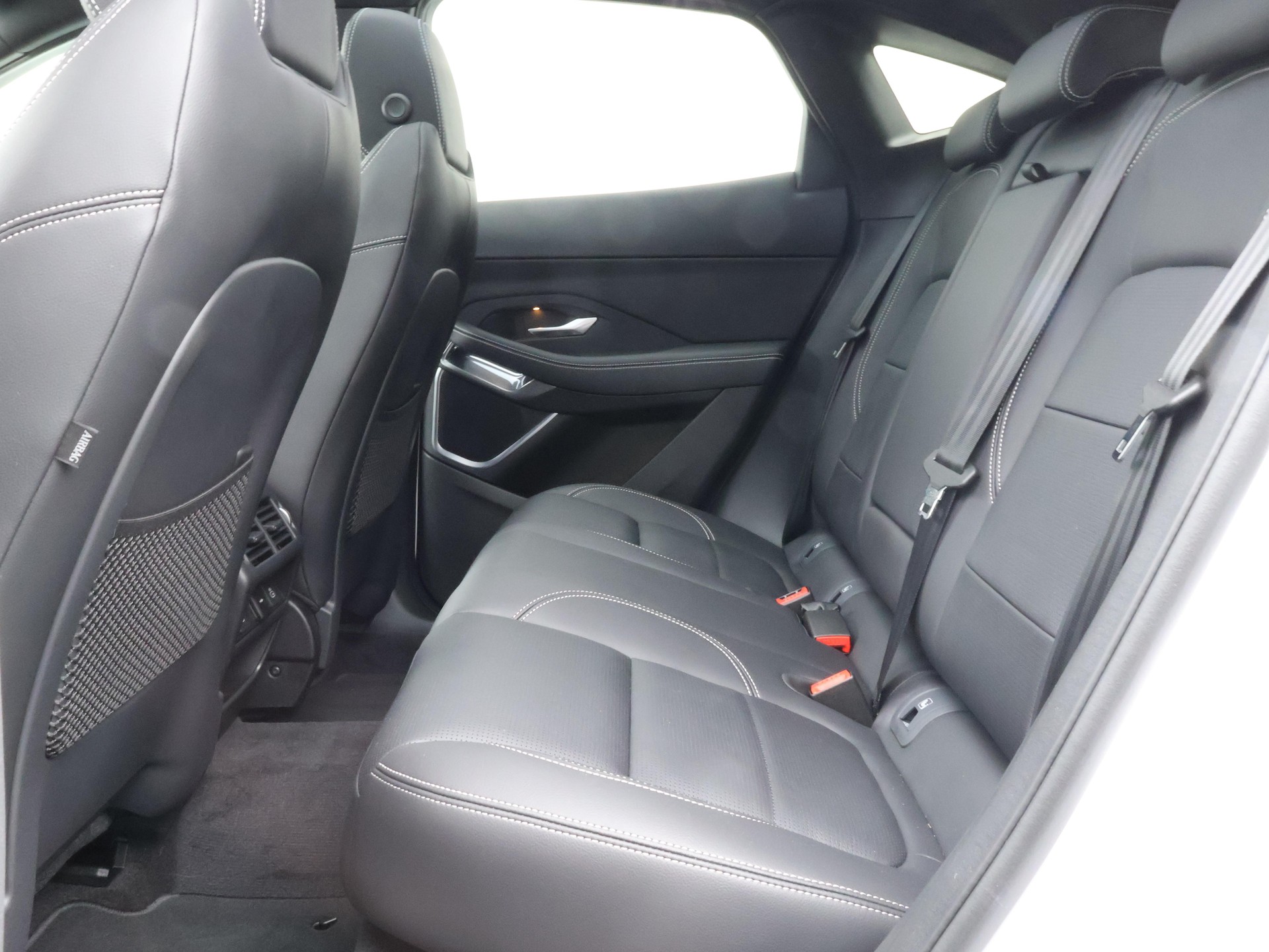 JAGUAR E-Pace 1.5 T 270e R-Dynamic SE AWD-image-3